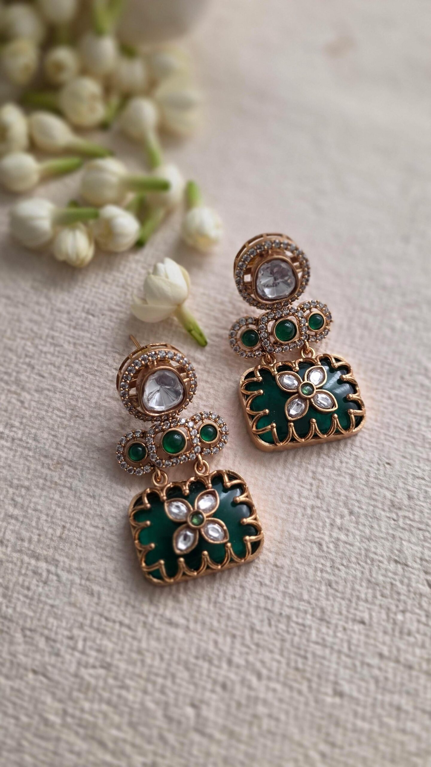 Vaidehi pearl and quartz choker Thumbnail