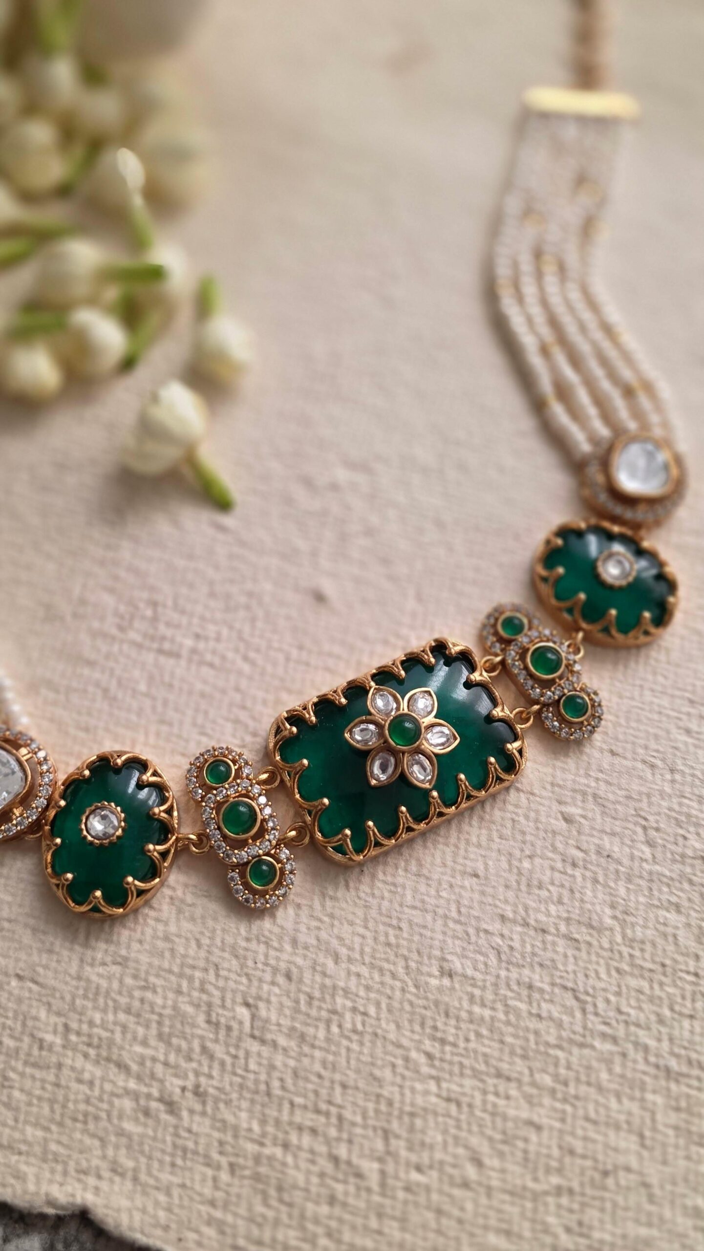 Vaidehi pearl and quartz choker Thumbnail