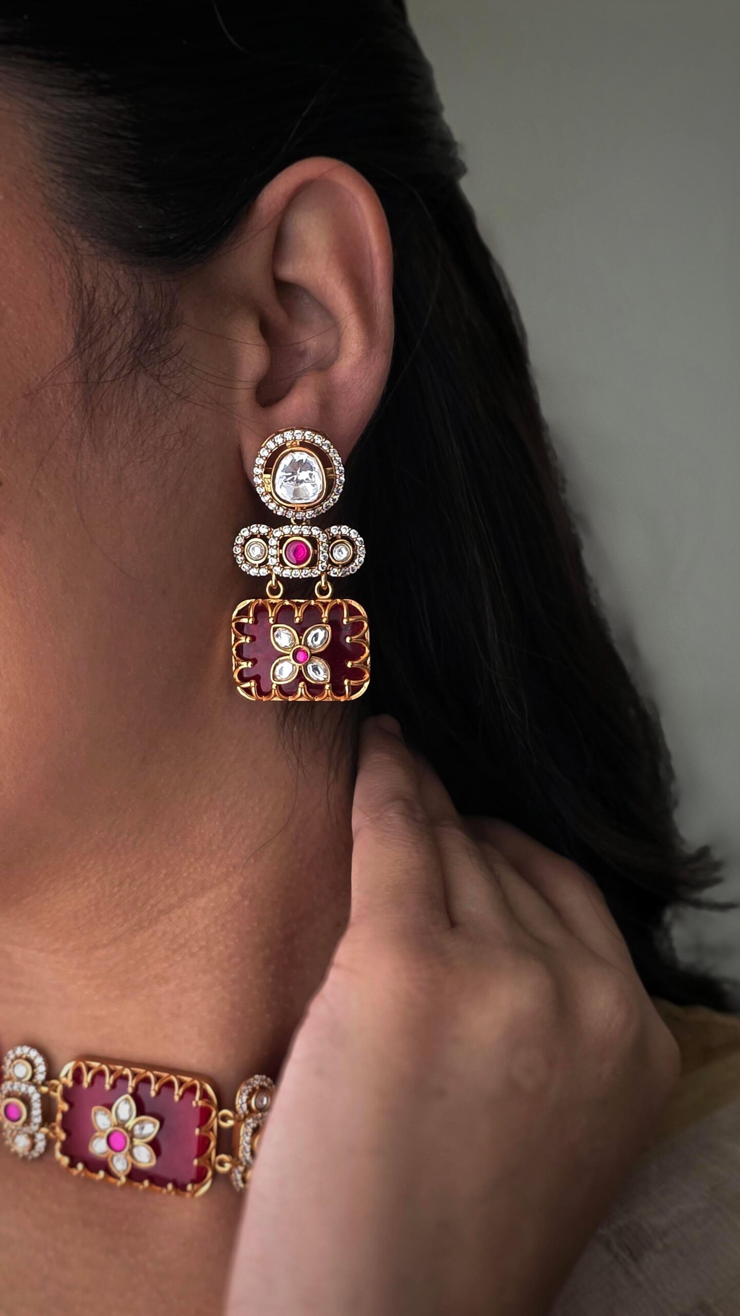 Vaidehi pearl and quartz choker Thumbnail