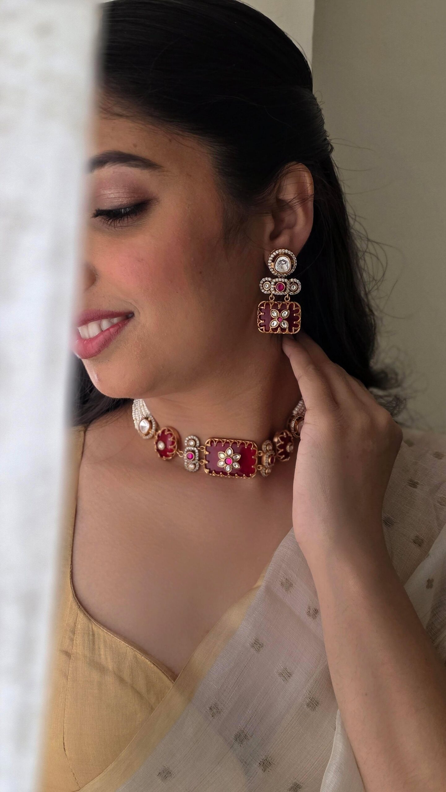 Vaidehi pearl and quartz choker Thumbnail