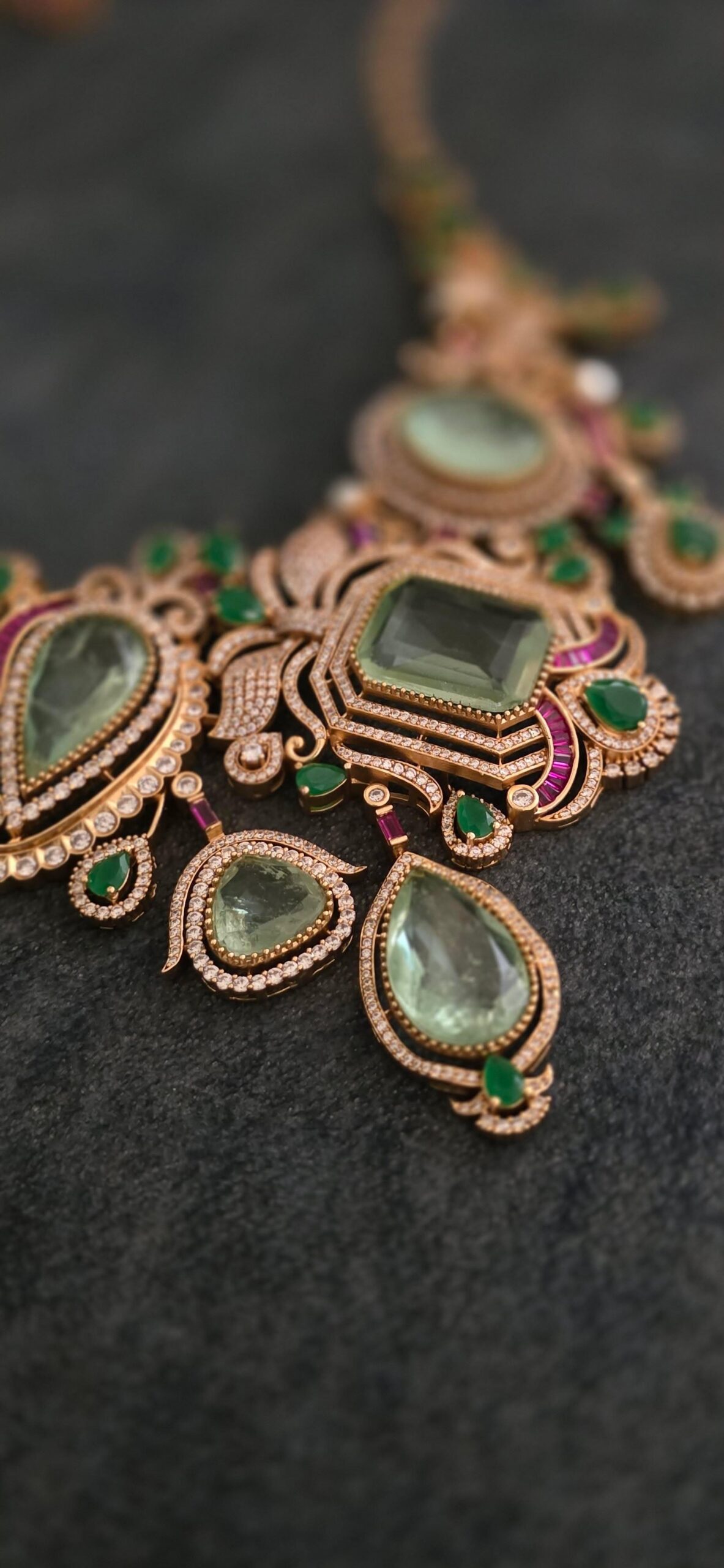 Indriya quartz and polki necklace Thumbnail