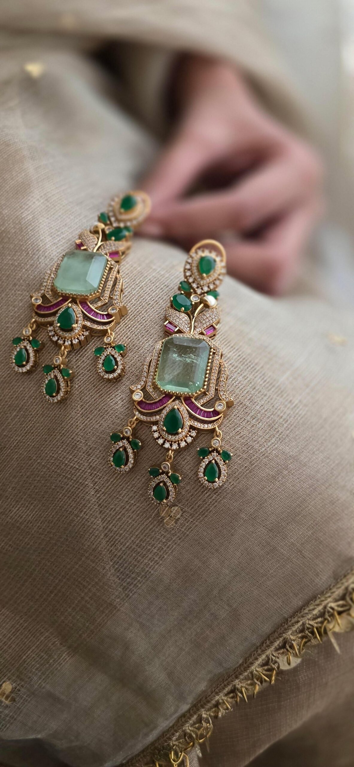 Indriya quartz and polki necklace Thumbnail