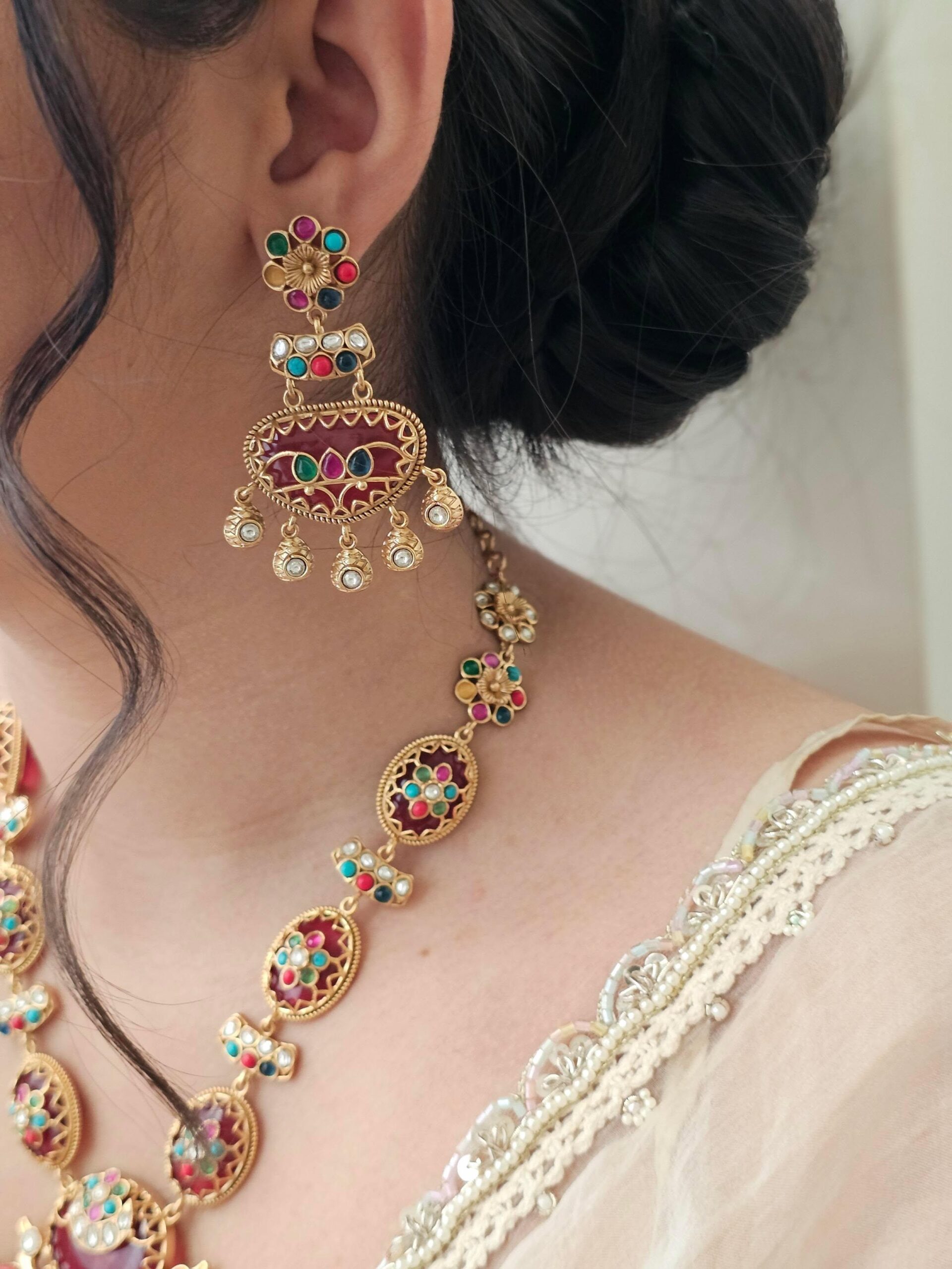 Aarvi handcrafted quartz necklace Thumbnail