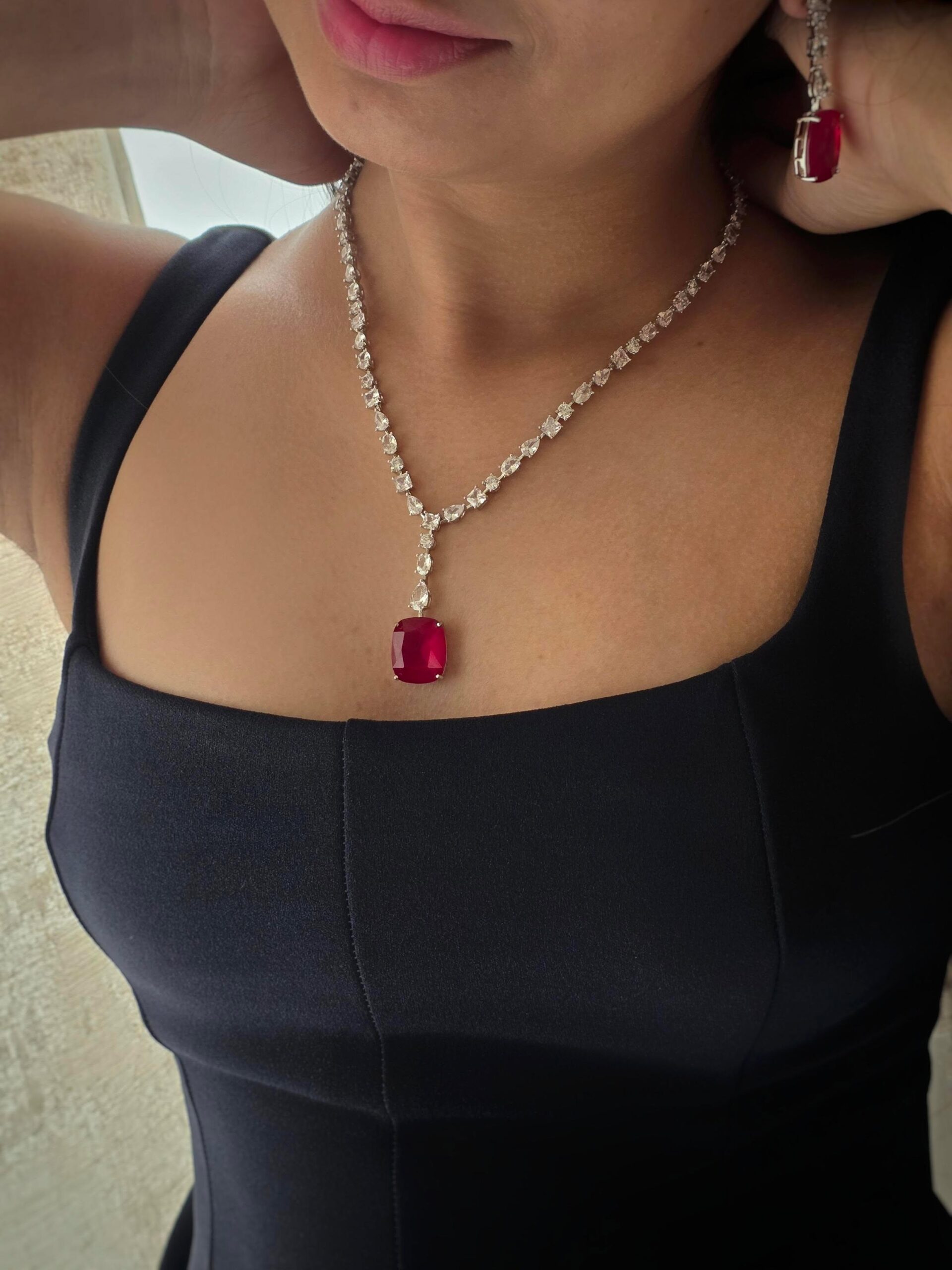 Mehr delicate quartz necklace Thumbnail