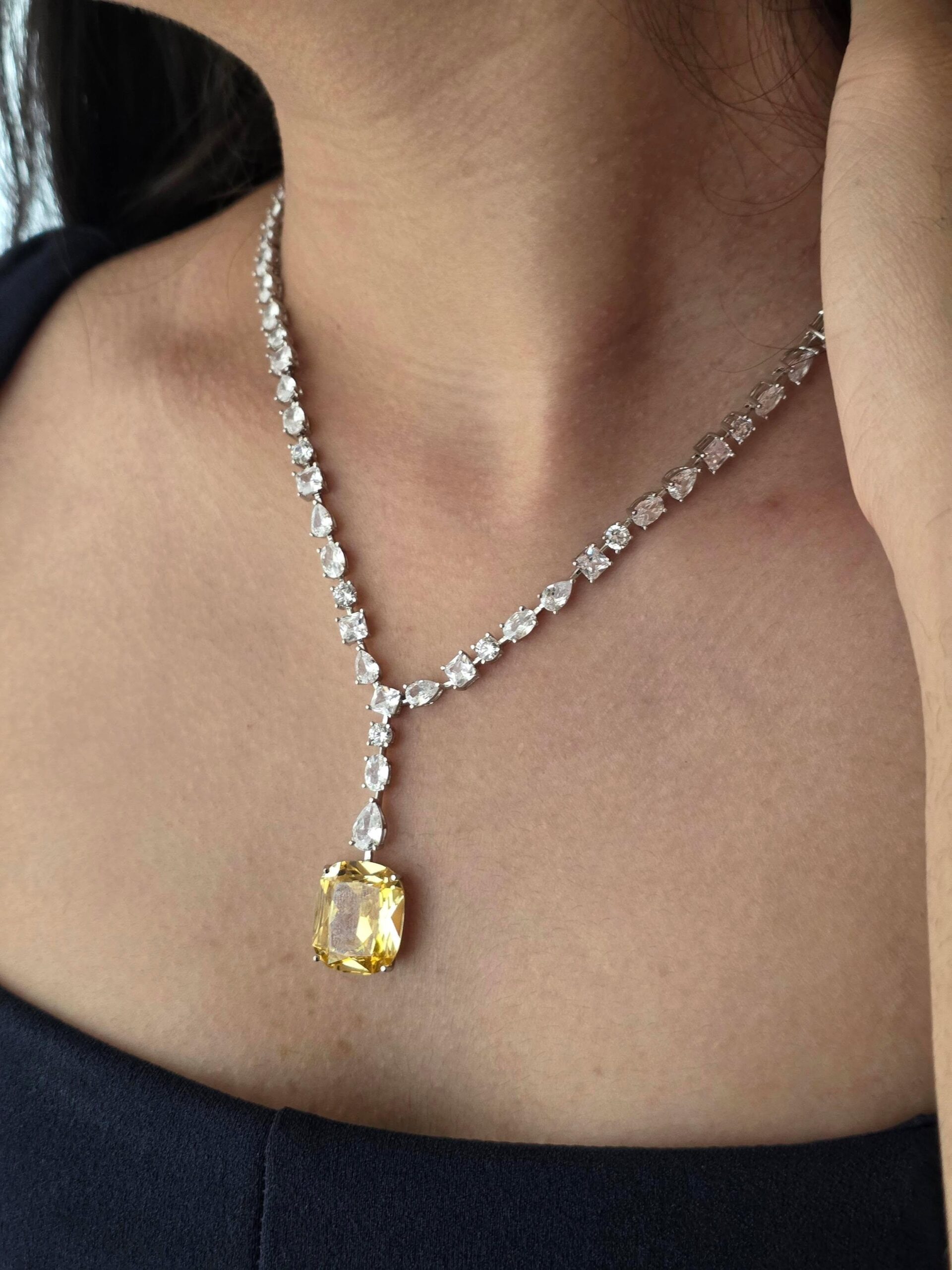 Mehr delicate quartz necklace Thumbnail