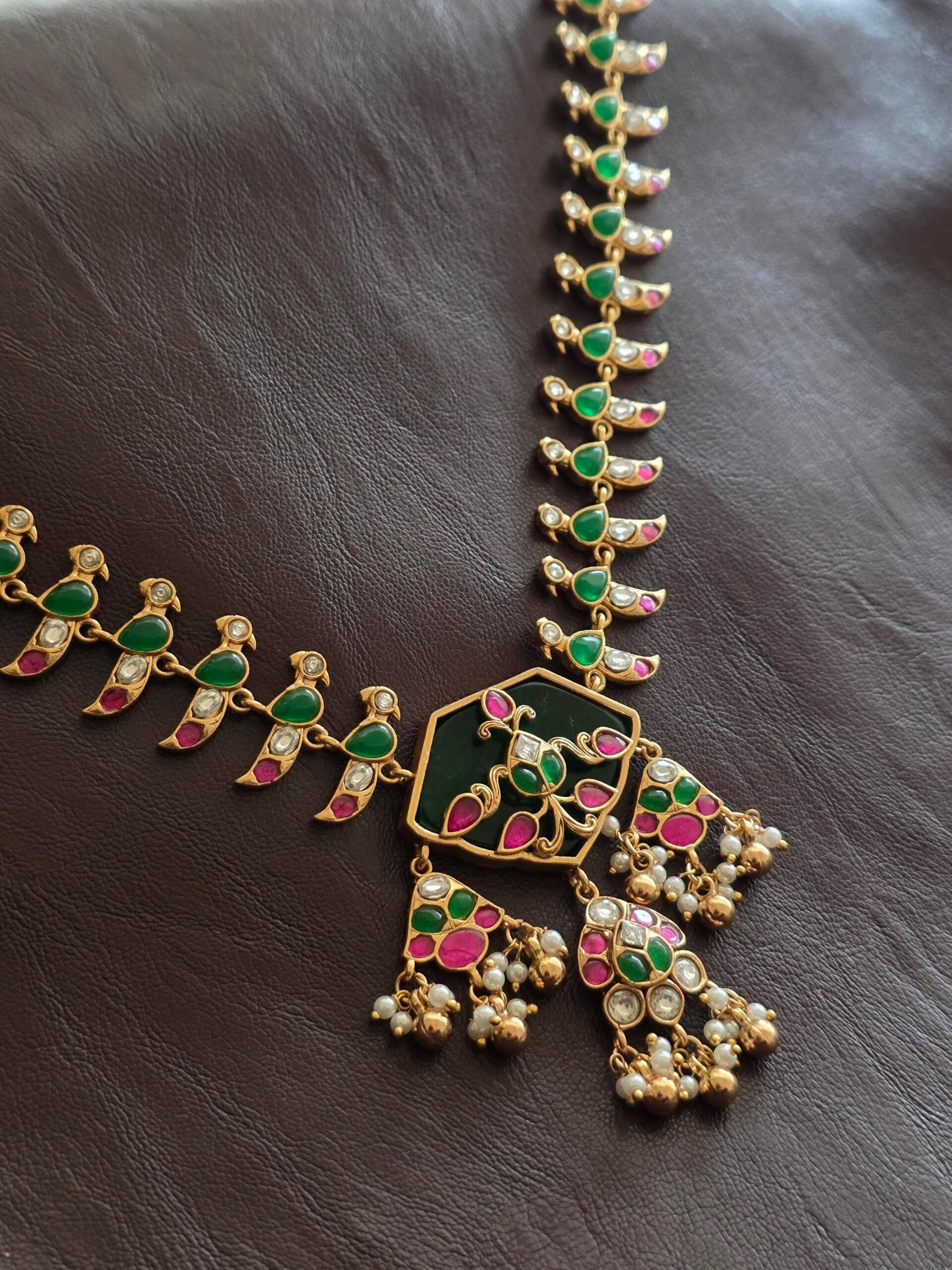 Harshika quartz and polki necklace Thumbnail