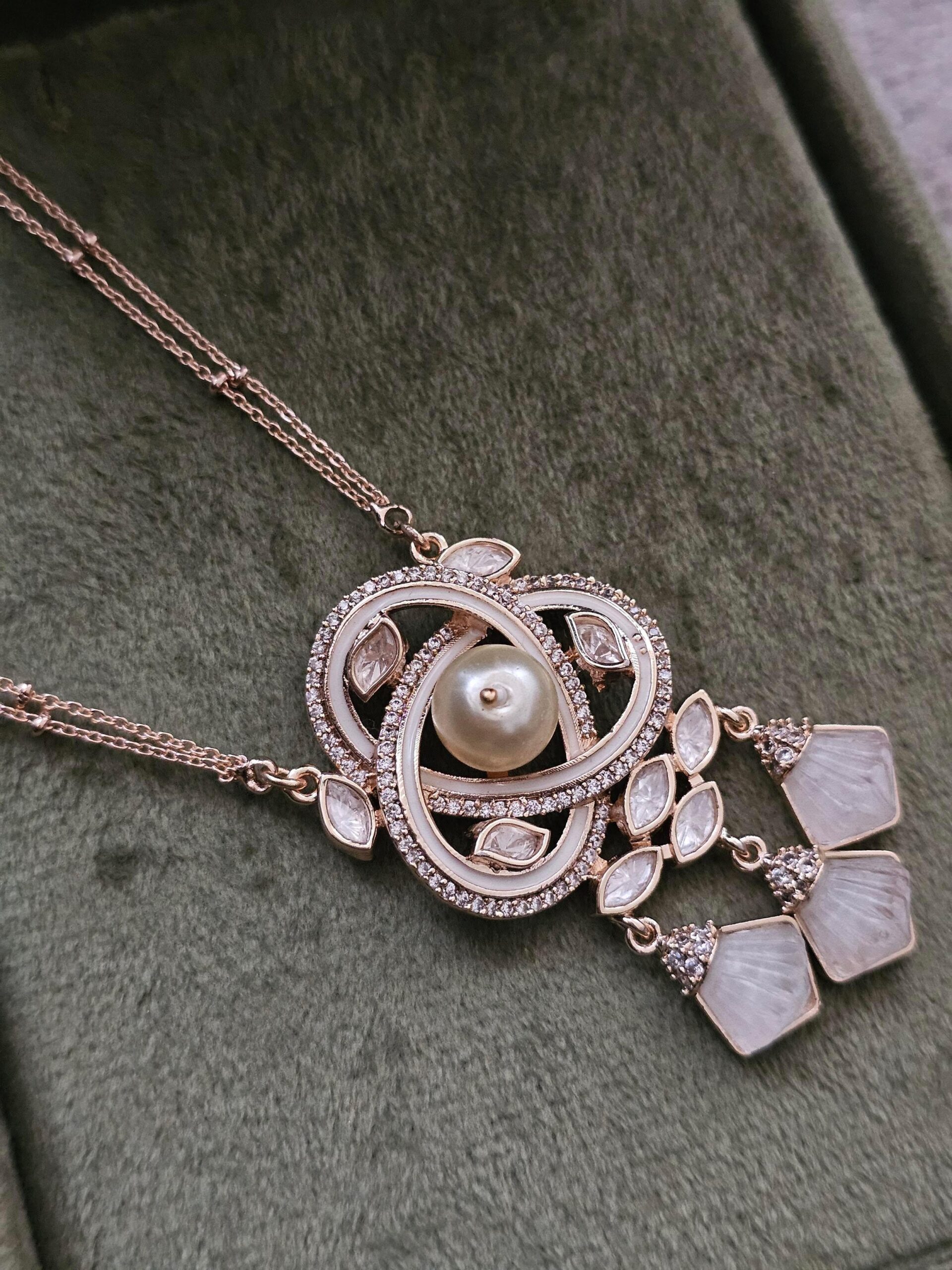 Baani delicate necklace Thumbnail