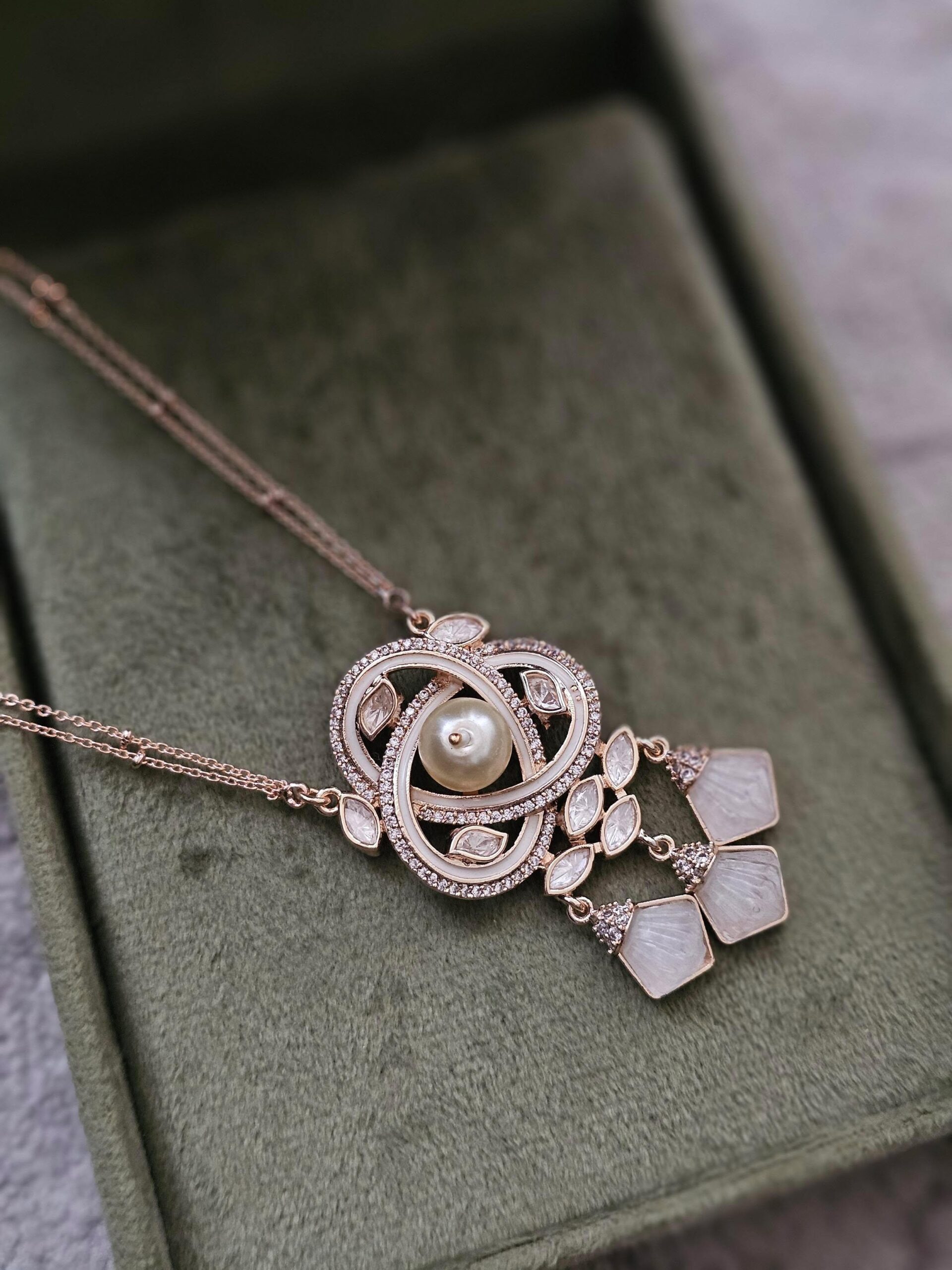 Baani delicate necklace Thumbnail