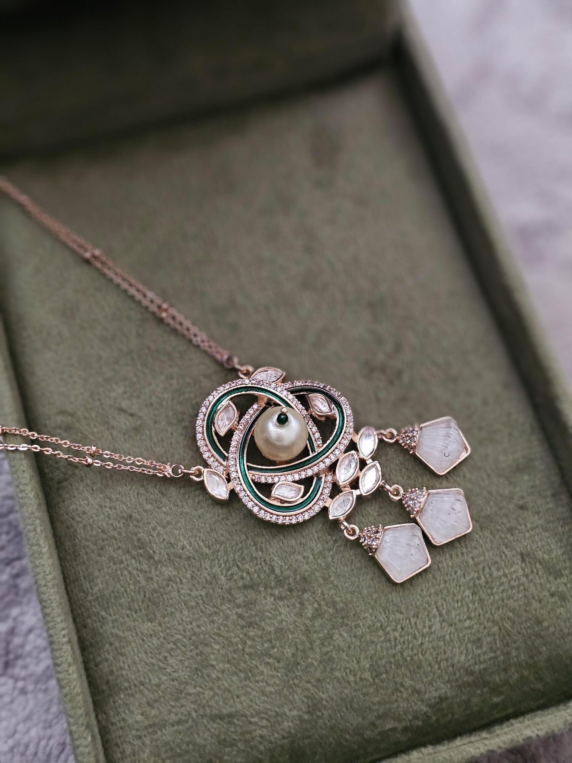 Baani delicate necklace Thumbnail