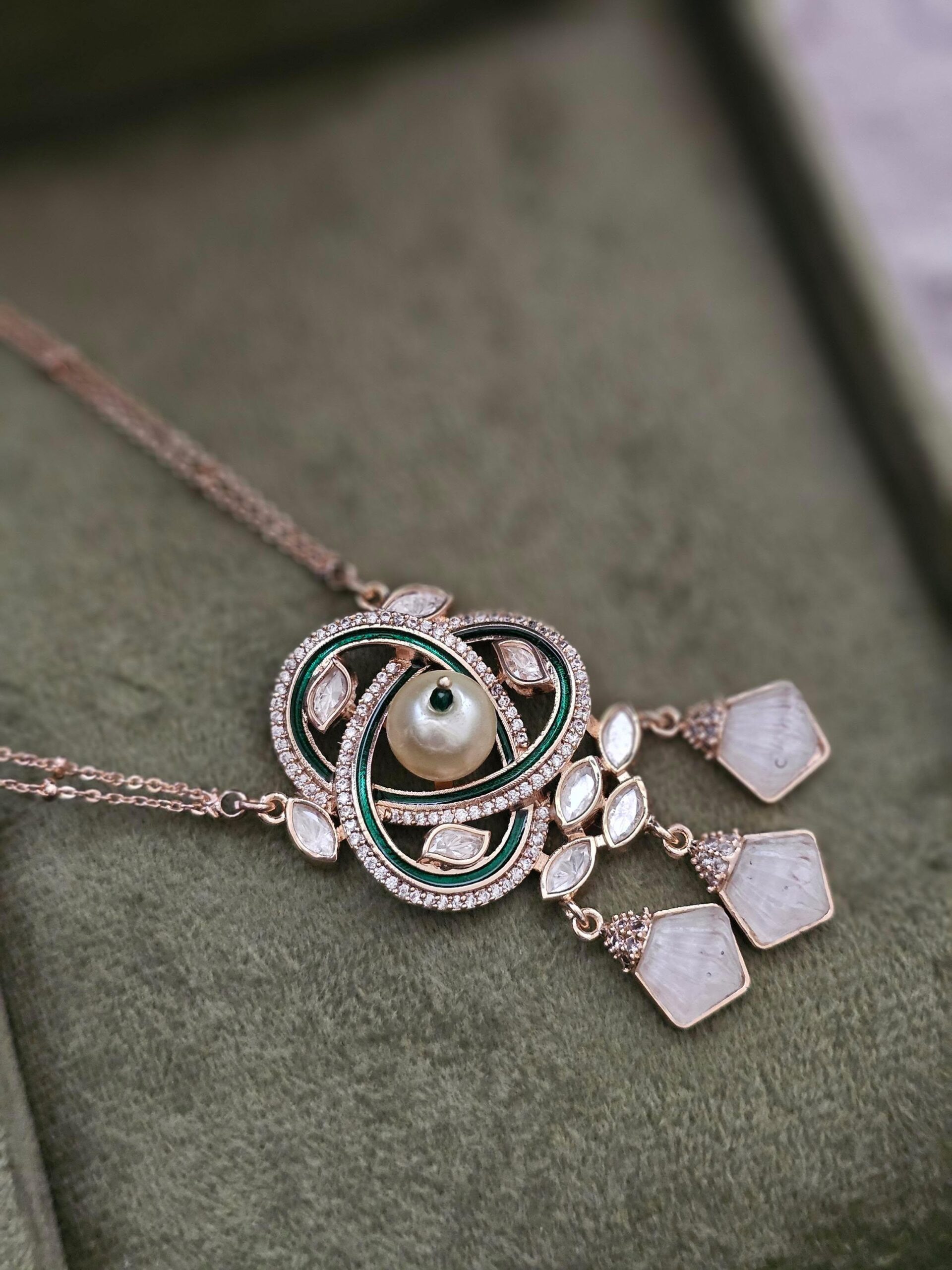 Baani delicate necklace Thumbnail