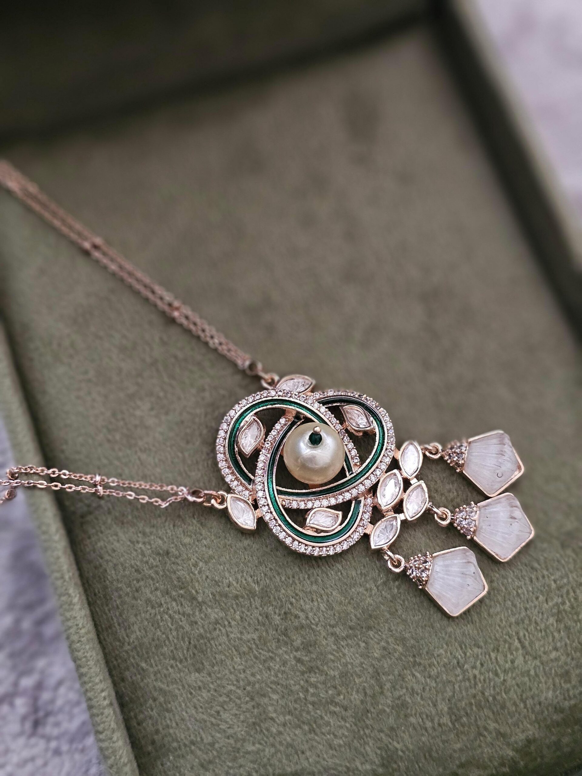 Baani delicate necklace Thumbnail