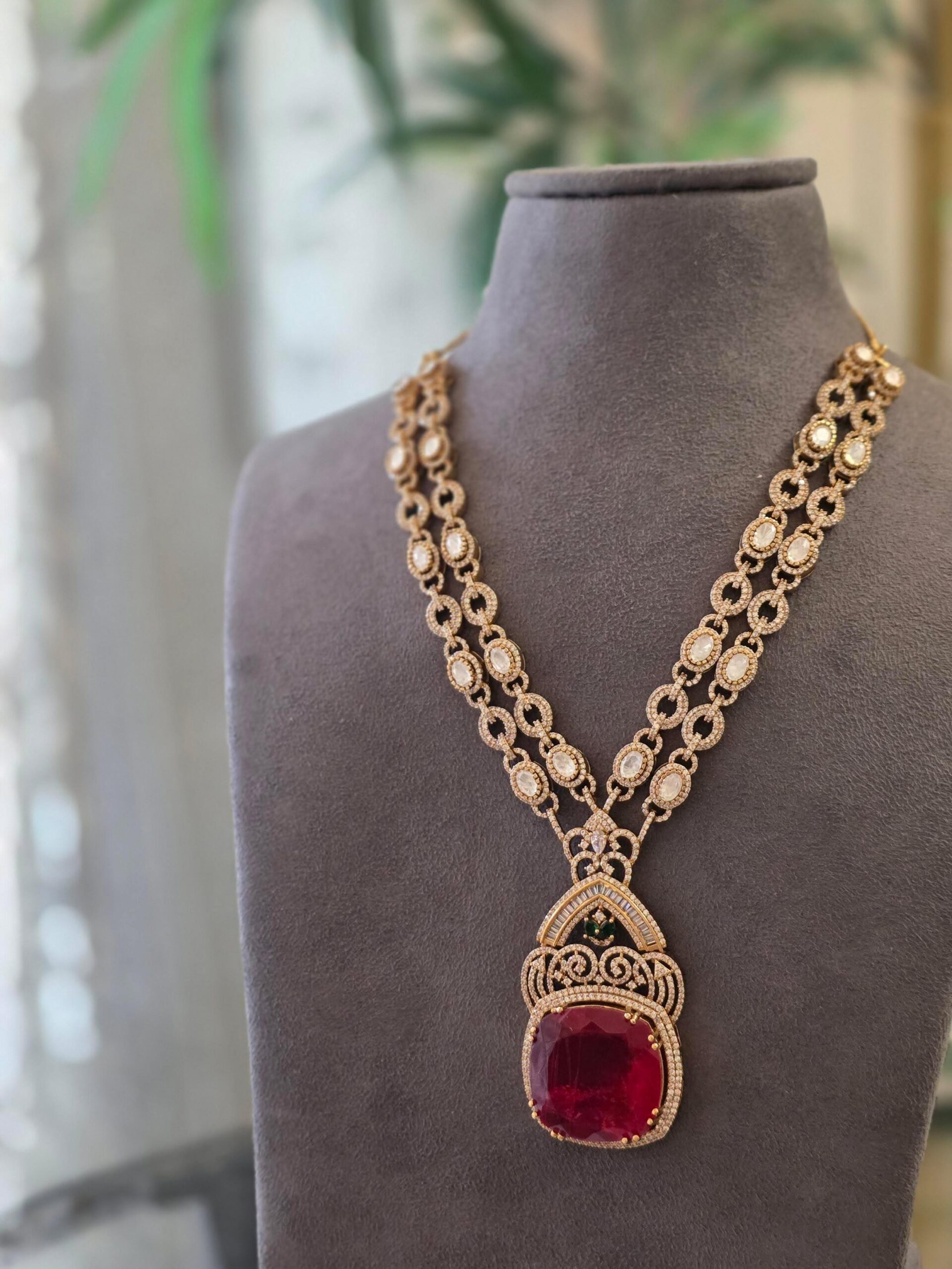 Madhura semi-precious quartz necklace Thumbnail