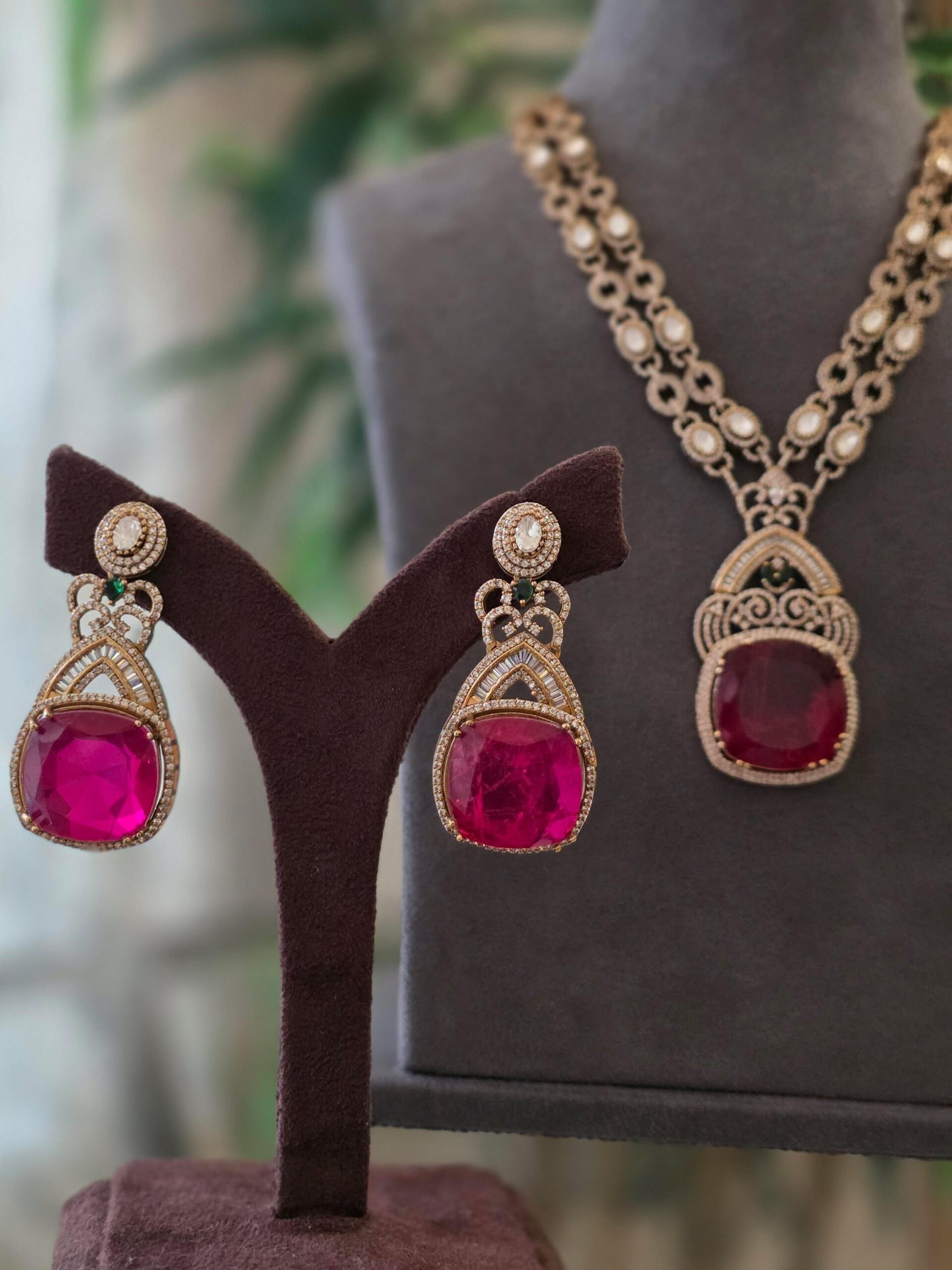 Madhura semi-precious quartz necklace Thumbnail