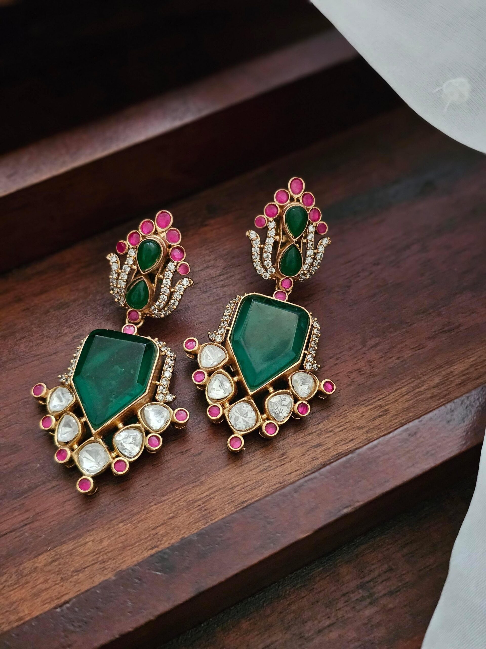 Kavira quartz and polki necklace Thumbnail