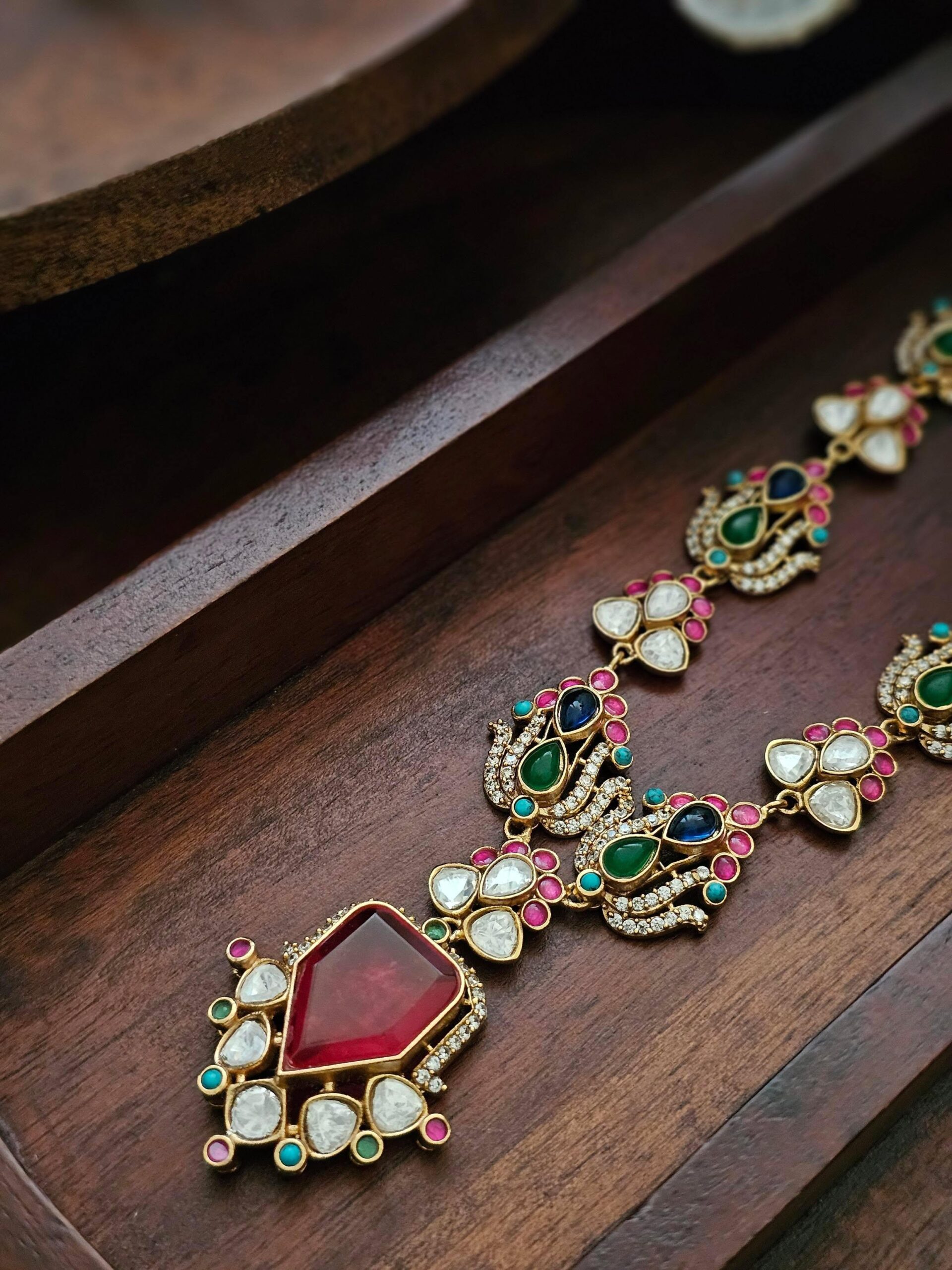 Kavira quartz and polki necklace Thumbnail