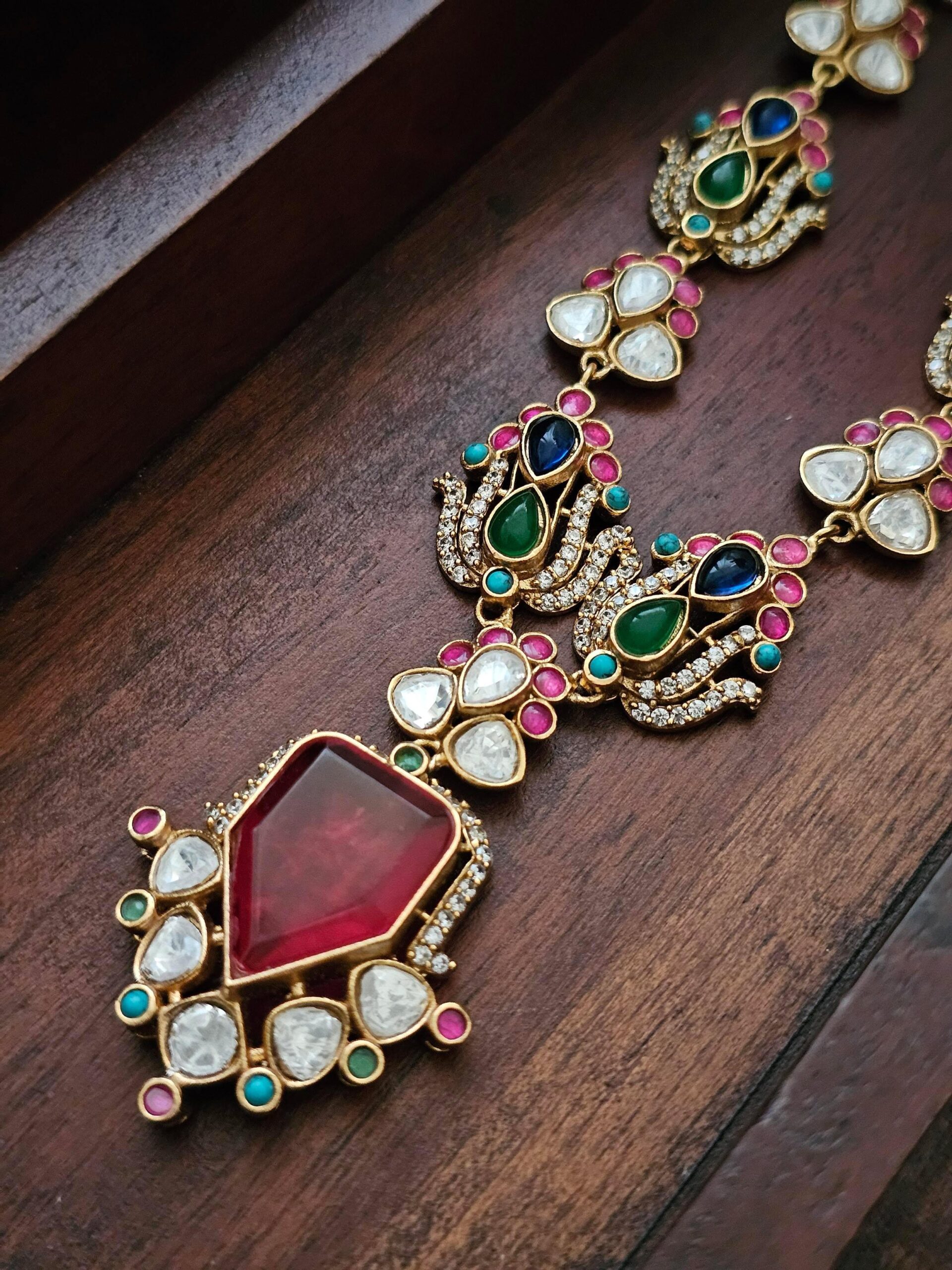 Kavira quartz and polki necklace Thumbnail