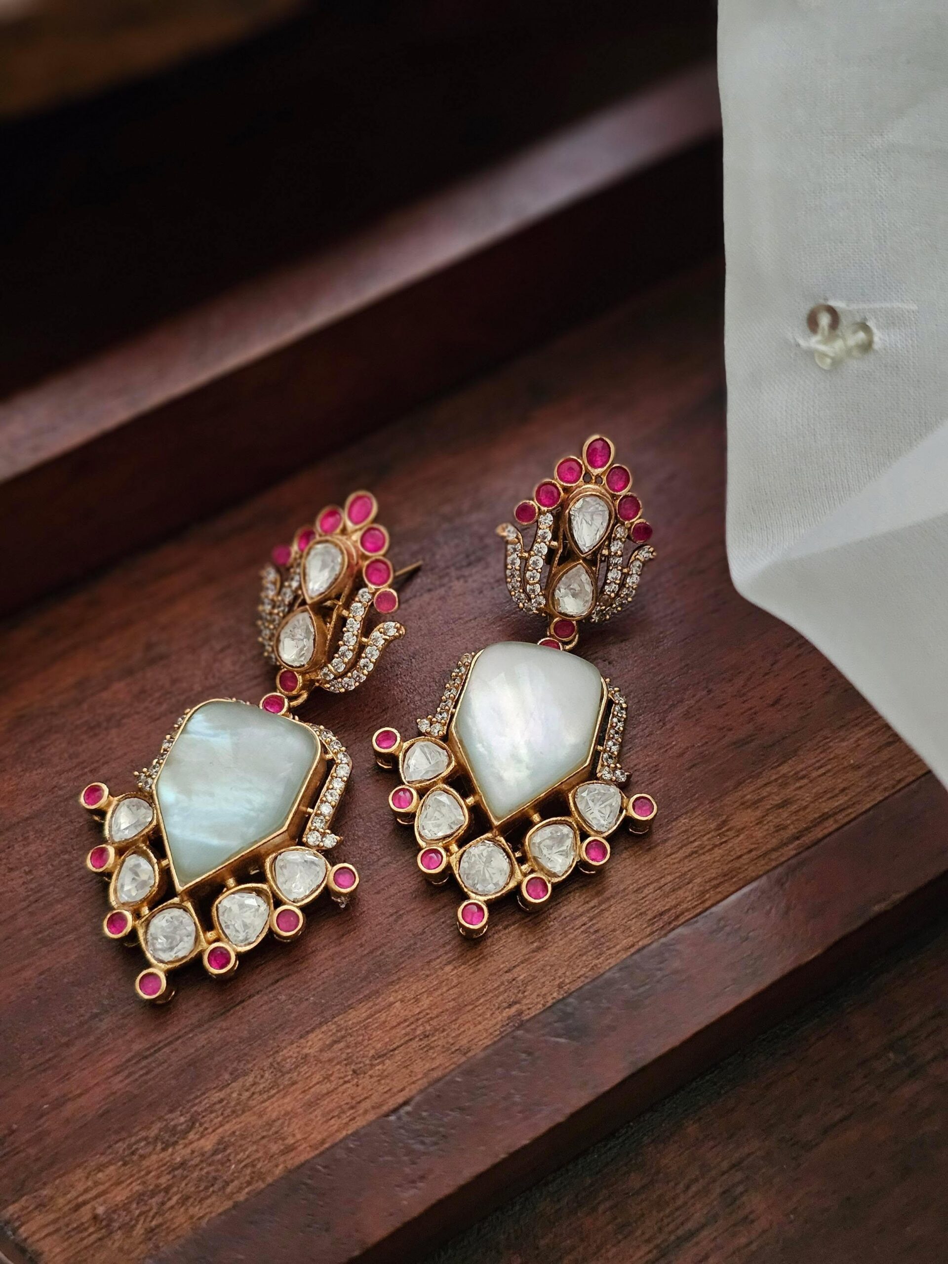 Kavira quartz and polki necklace Thumbnail