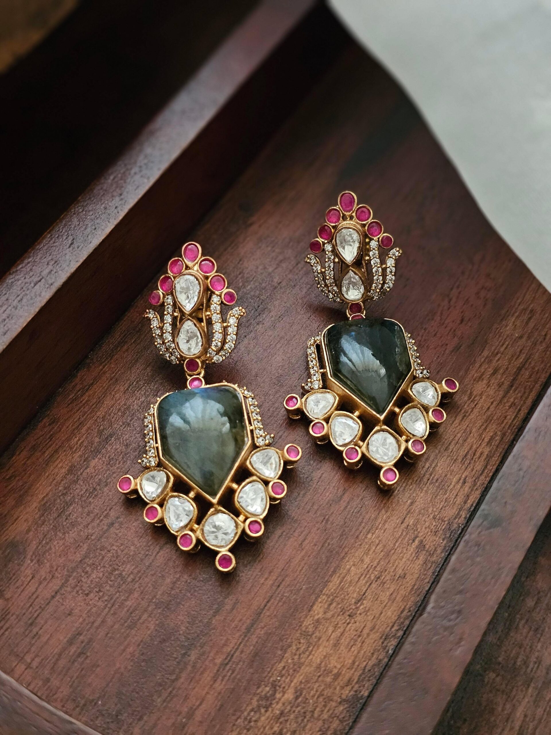 Kavira quartz and polki necklace Thumbnail