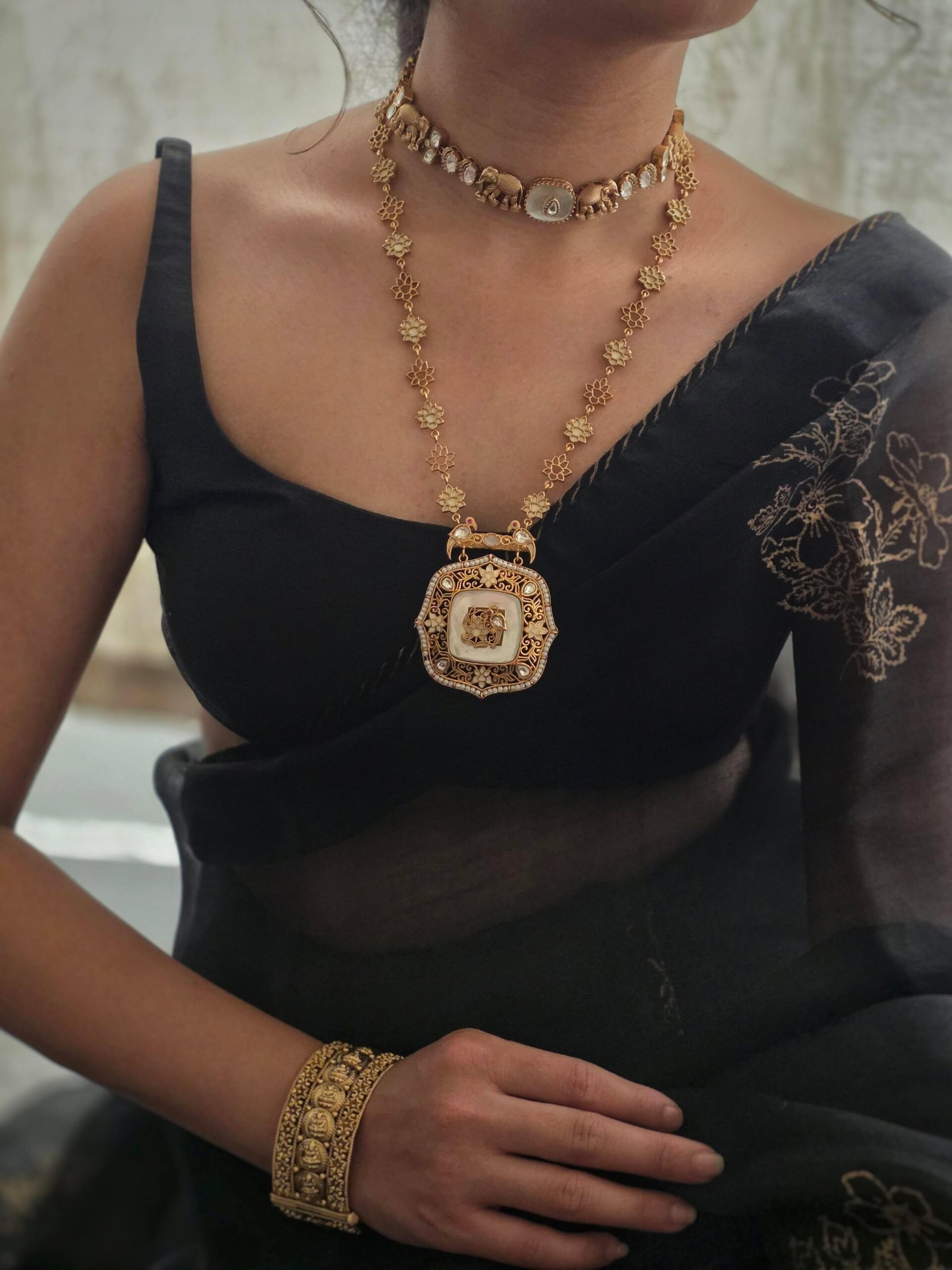 Saira handcrafted long necklace Thumbnail