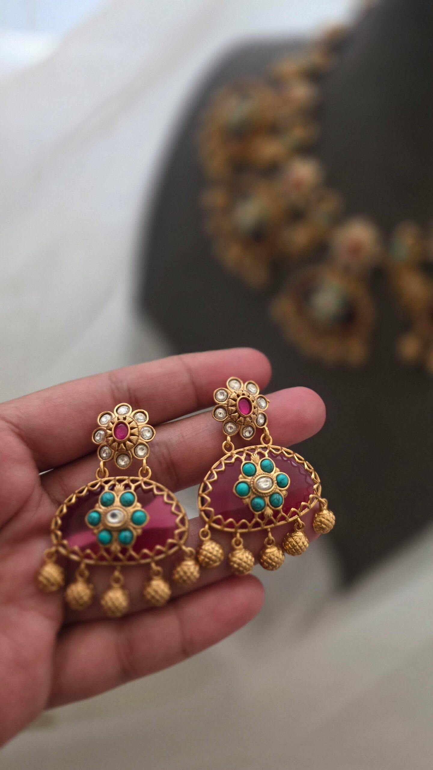 Meenlata handcrafted quartz and polki necklace Thumbnail