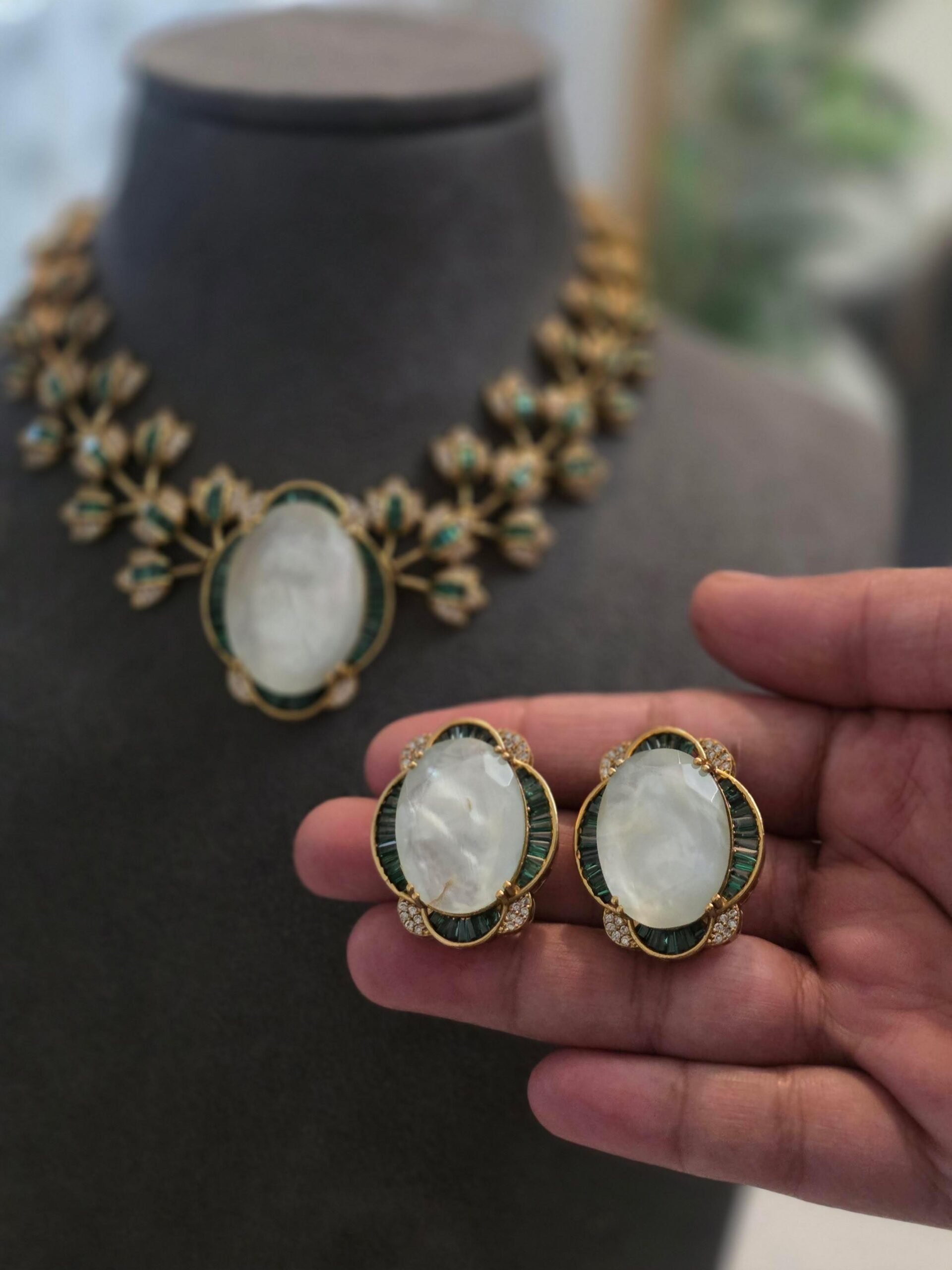 Rossie semi-precious quartz necklace Thumbnail