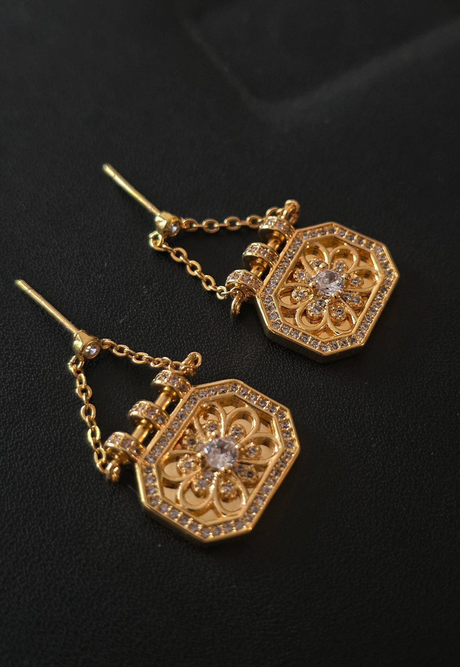 Jharokha delicate necklace Thumbnail