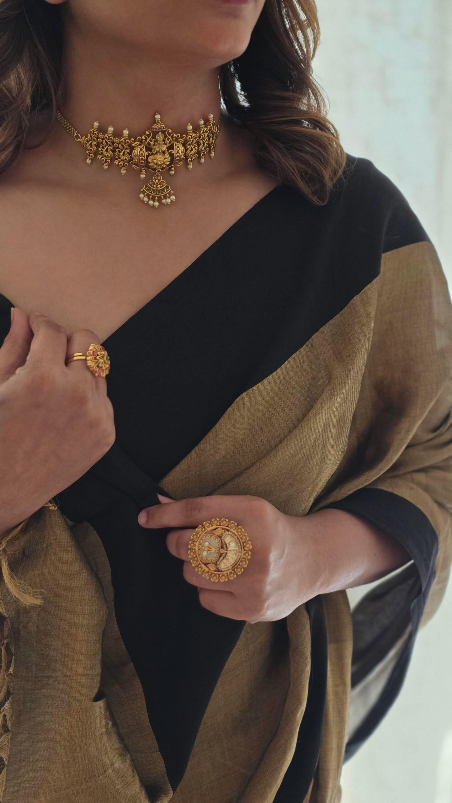 Gira handcrafted choker Thumbnail