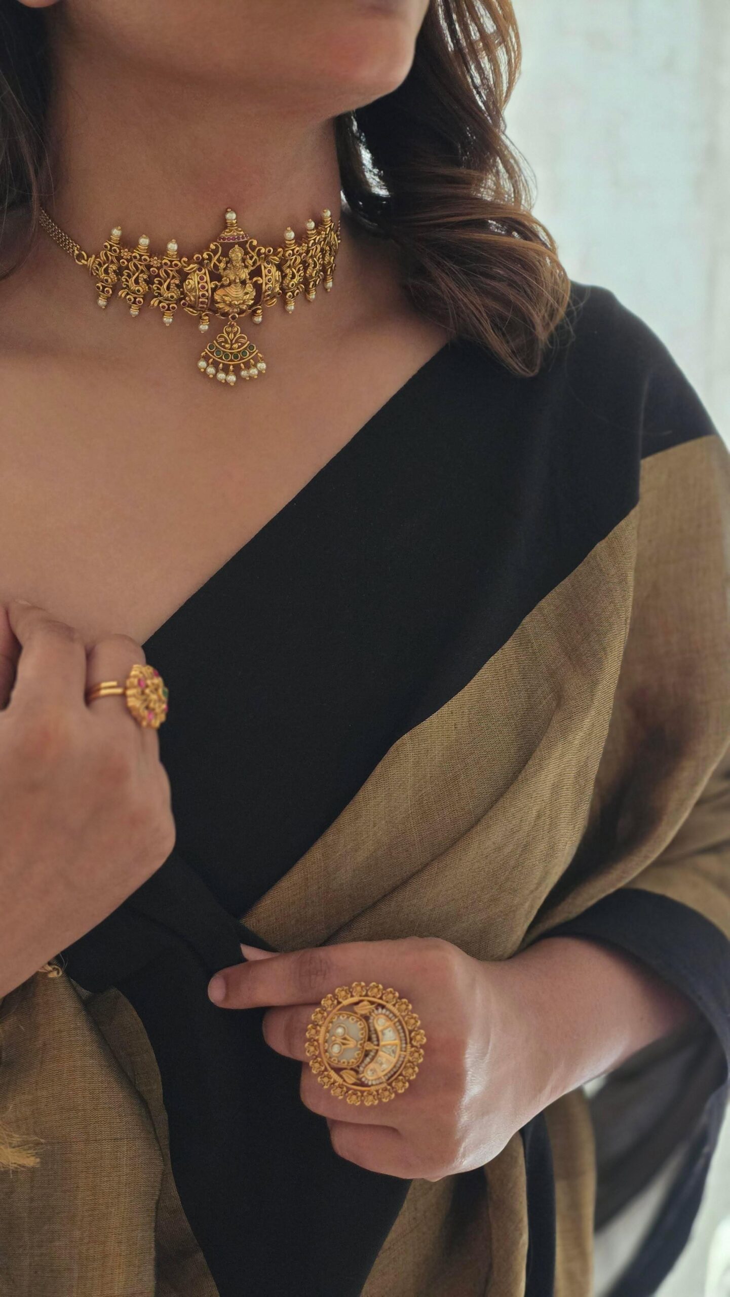 Gira handcrafted choker Thumbnail