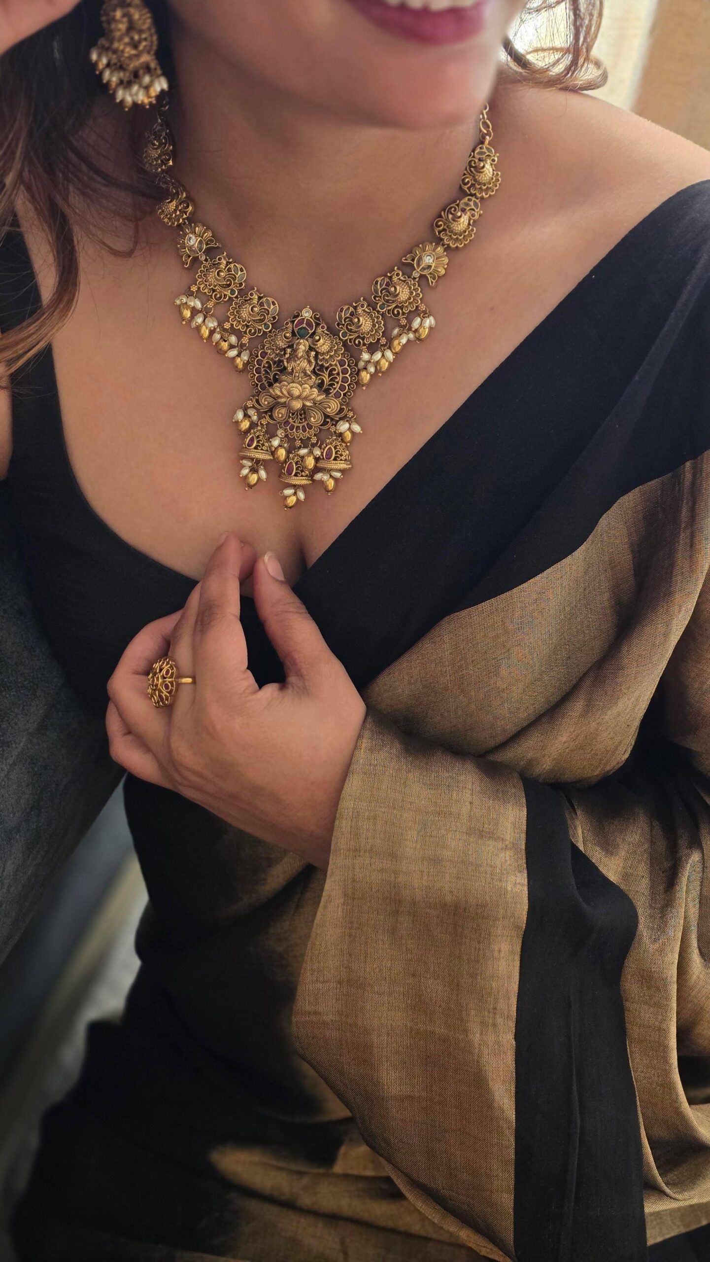 Nira handcrafted necklace Thumbnail