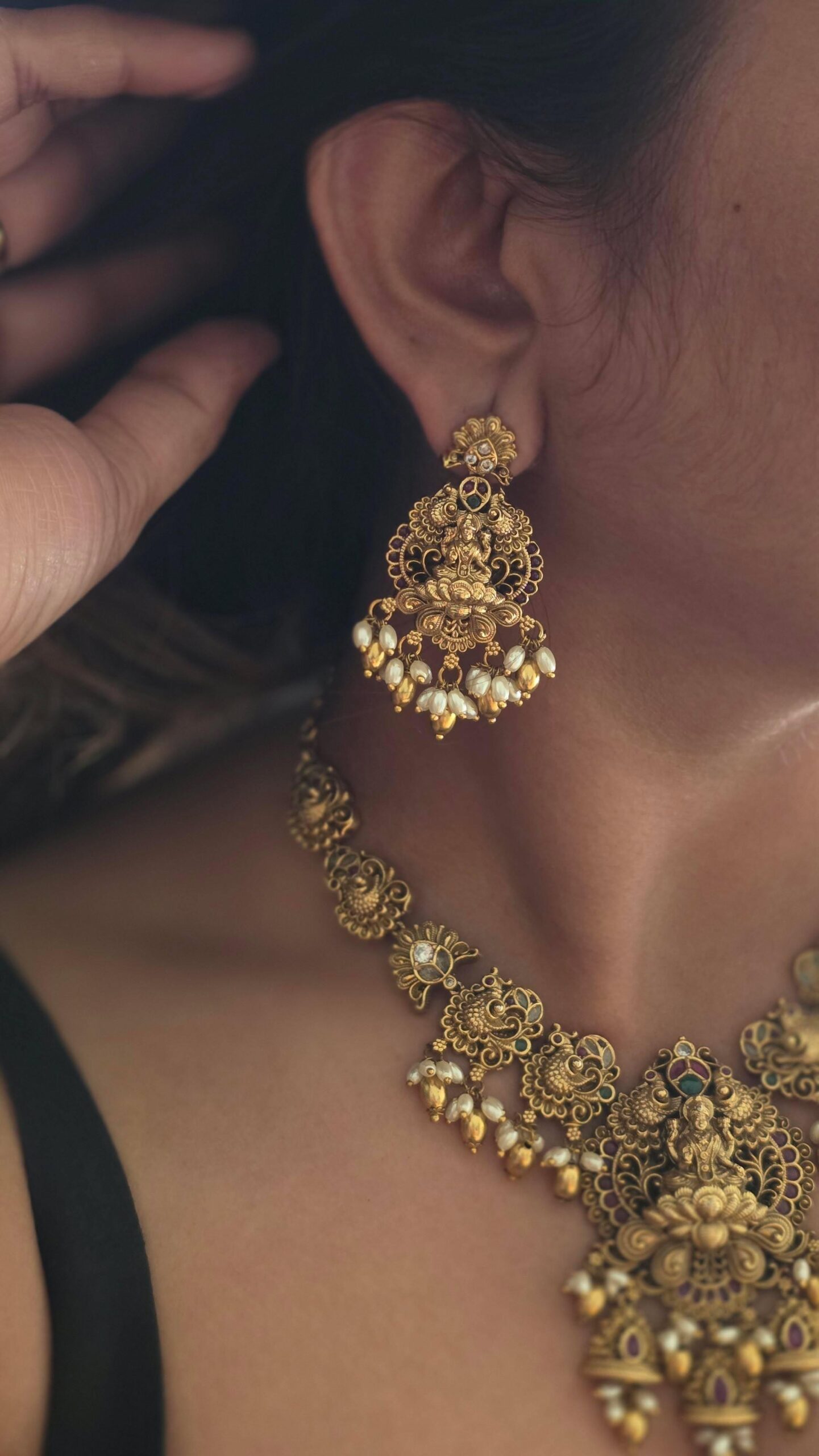 Nira handcrafted necklace Thumbnail