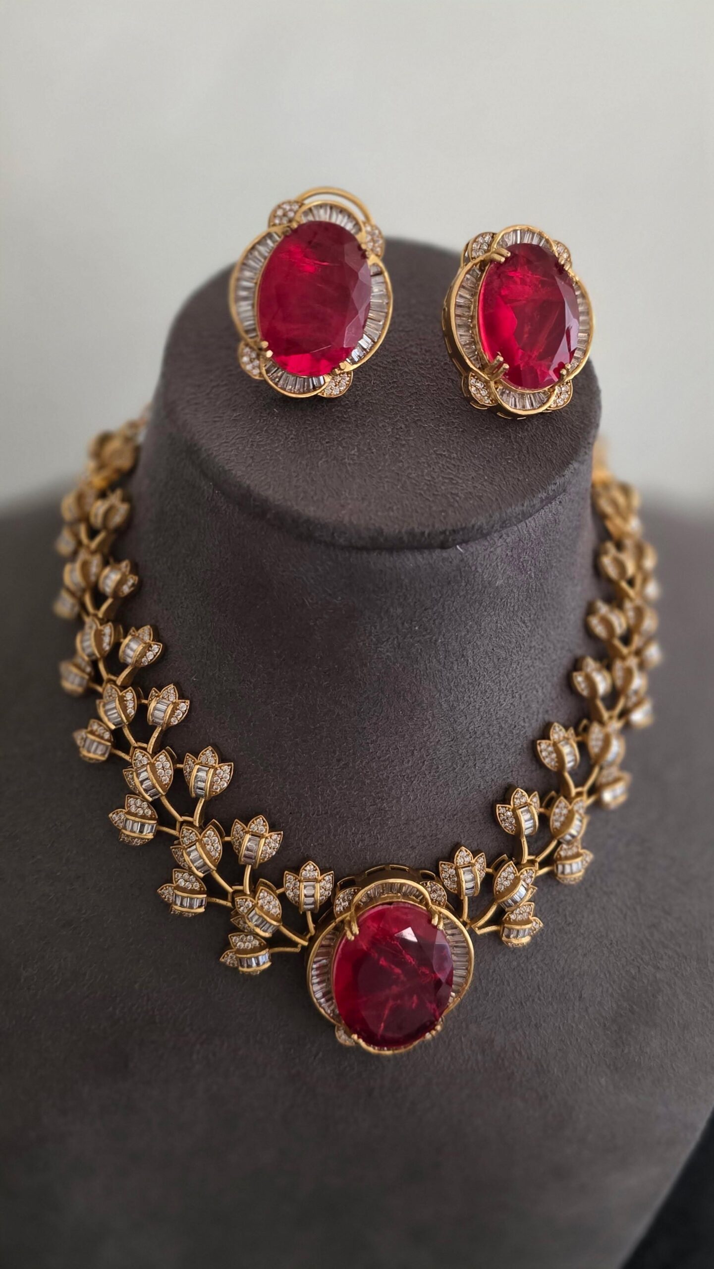 Rossie semi precious quartz necklace Thumbnail