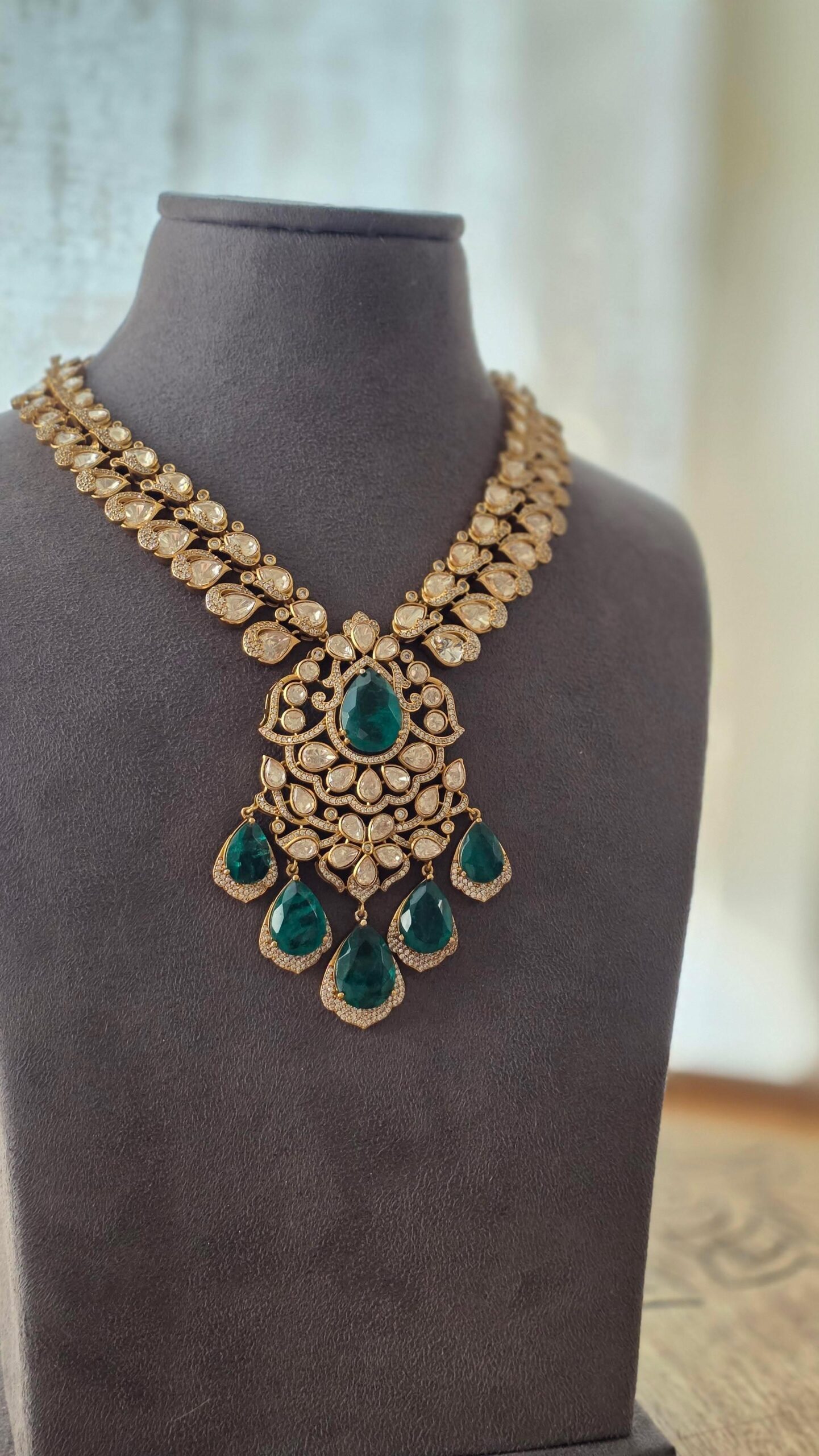 Ishvani polki & quartz necklace Thumbnail