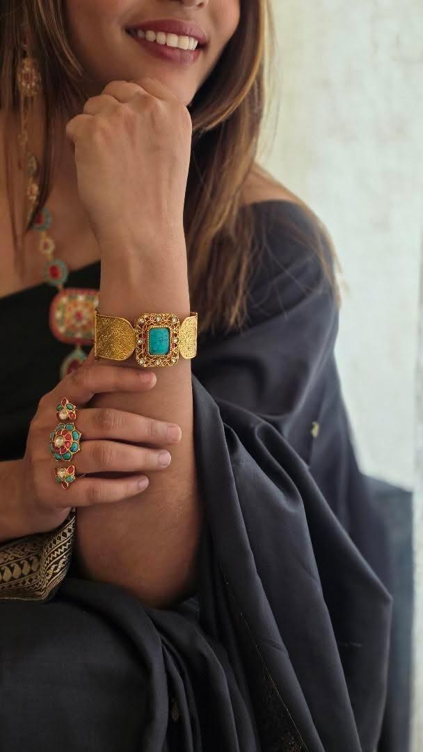Vanya handcrafted openable kada Thumbnail