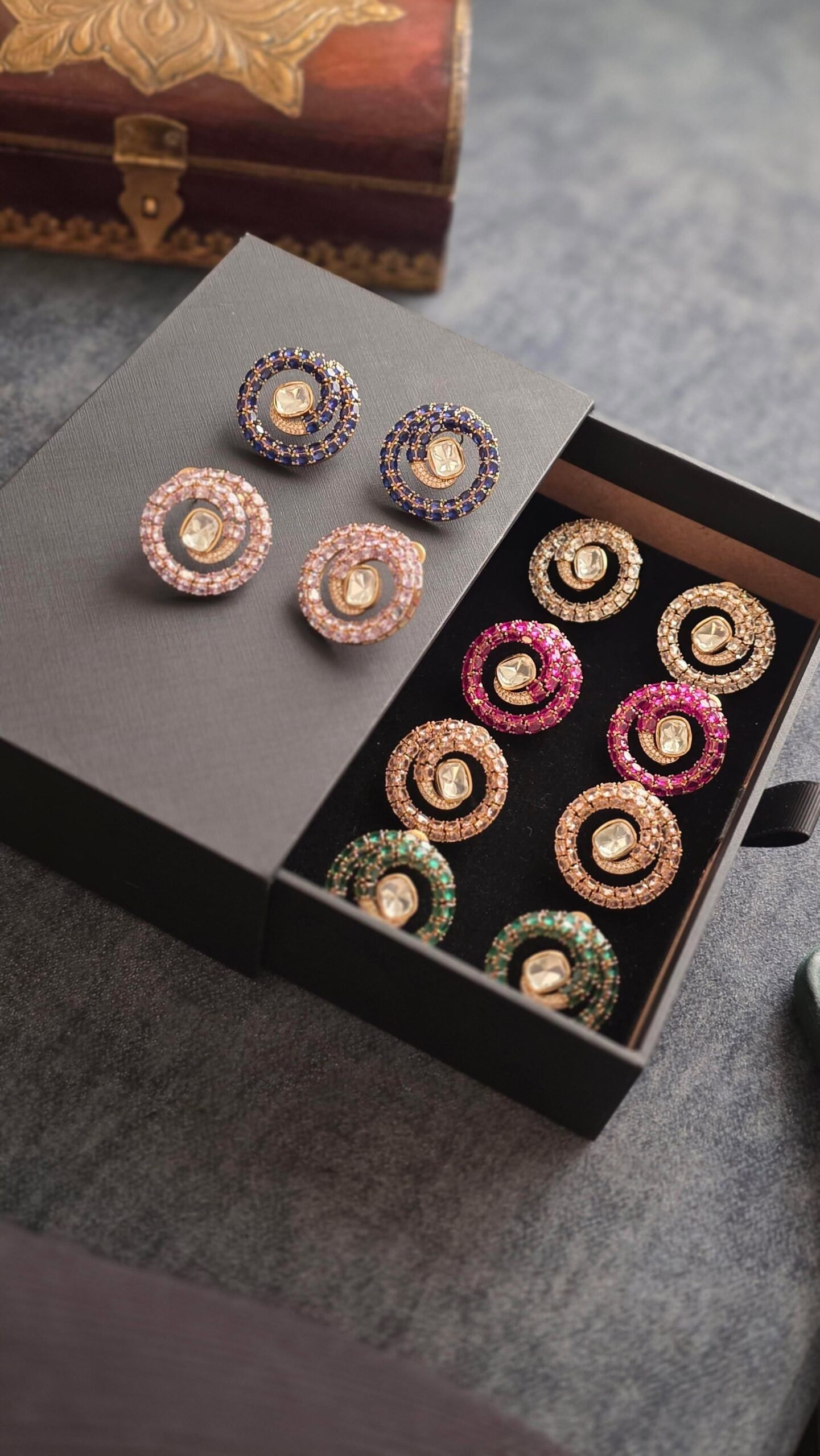 Vini statement studs Thumbnail