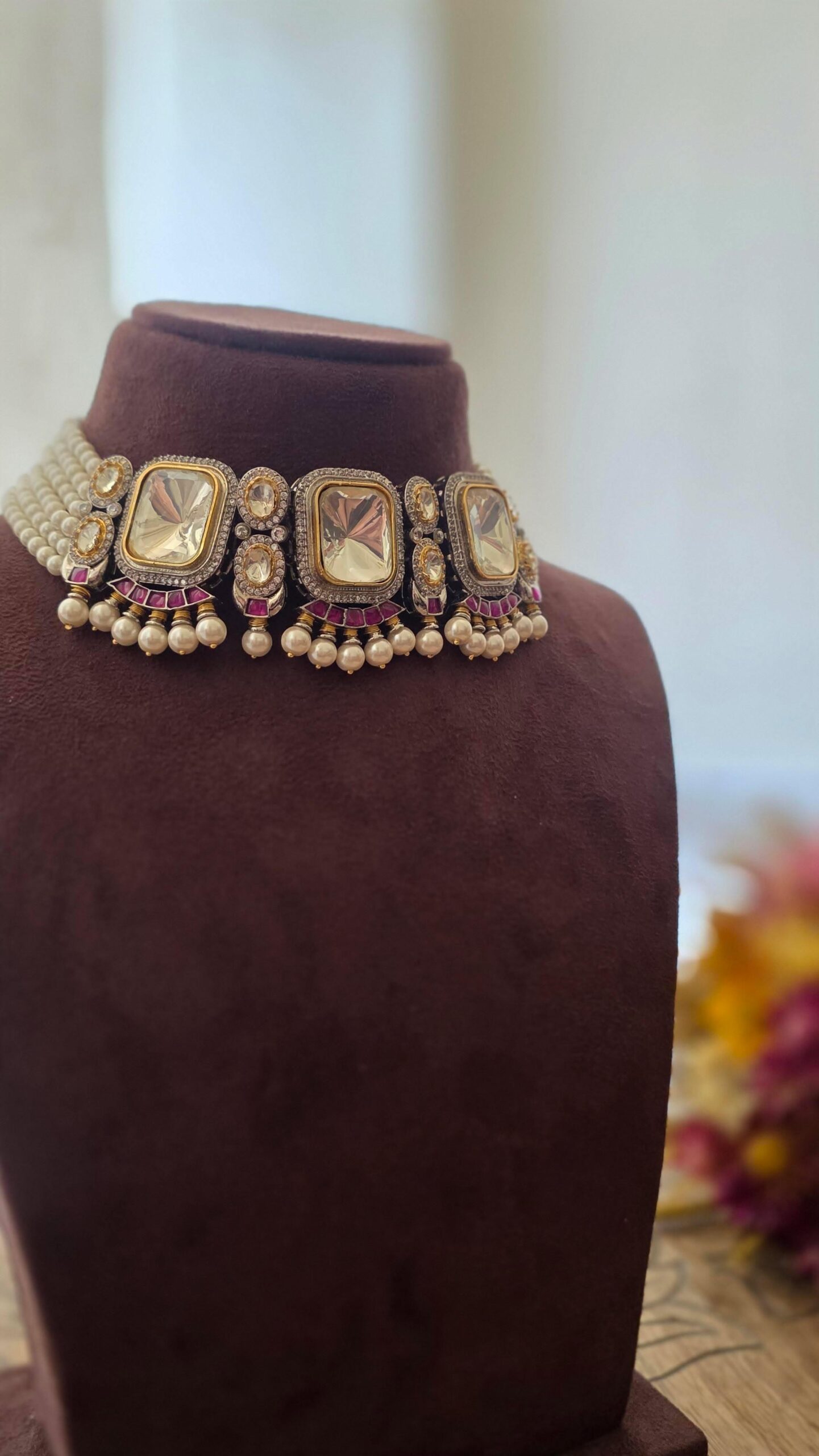 Vera polki and pearl choker Thumbnail