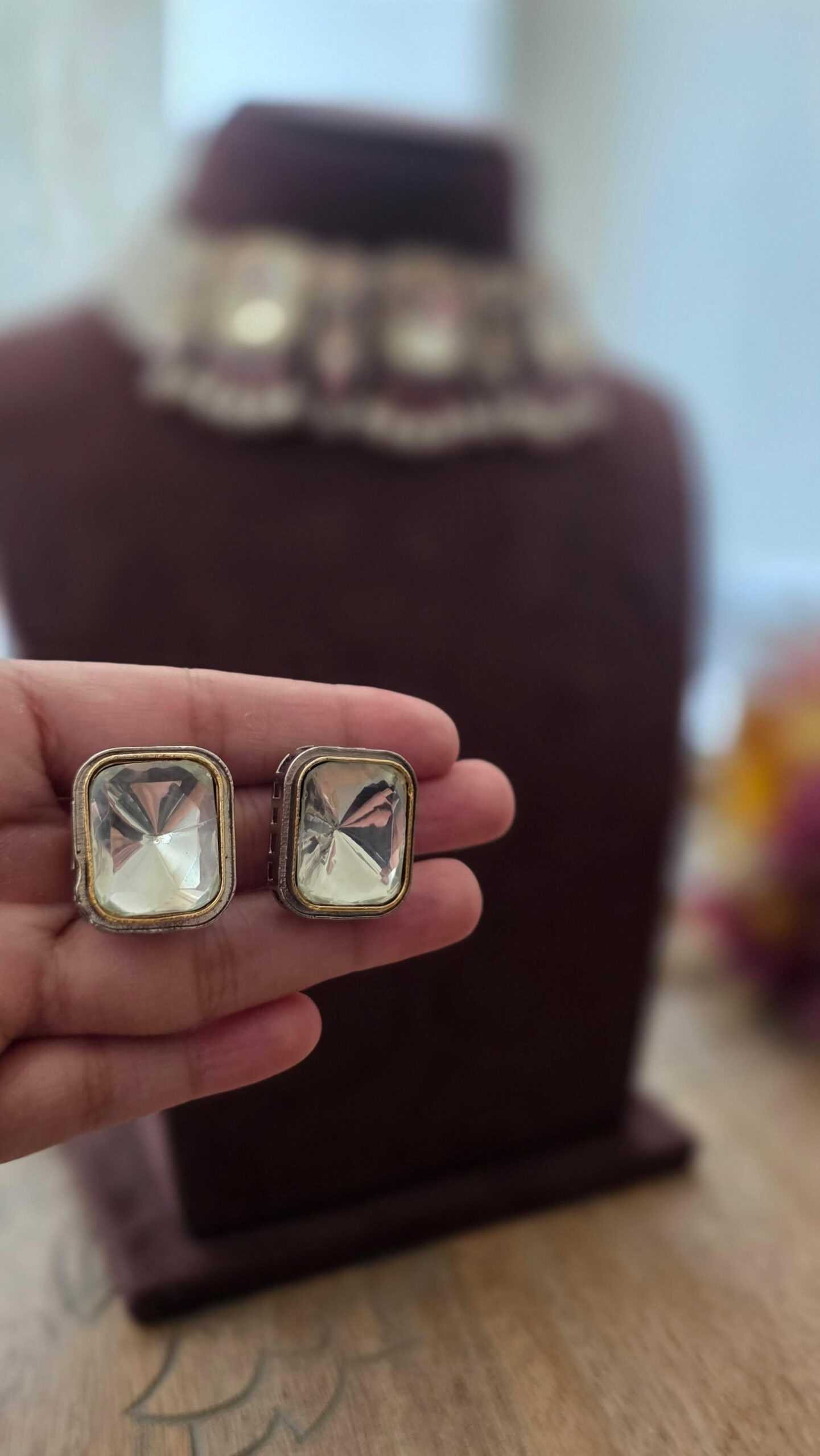 Vera polki and pearl choker Thumbnail