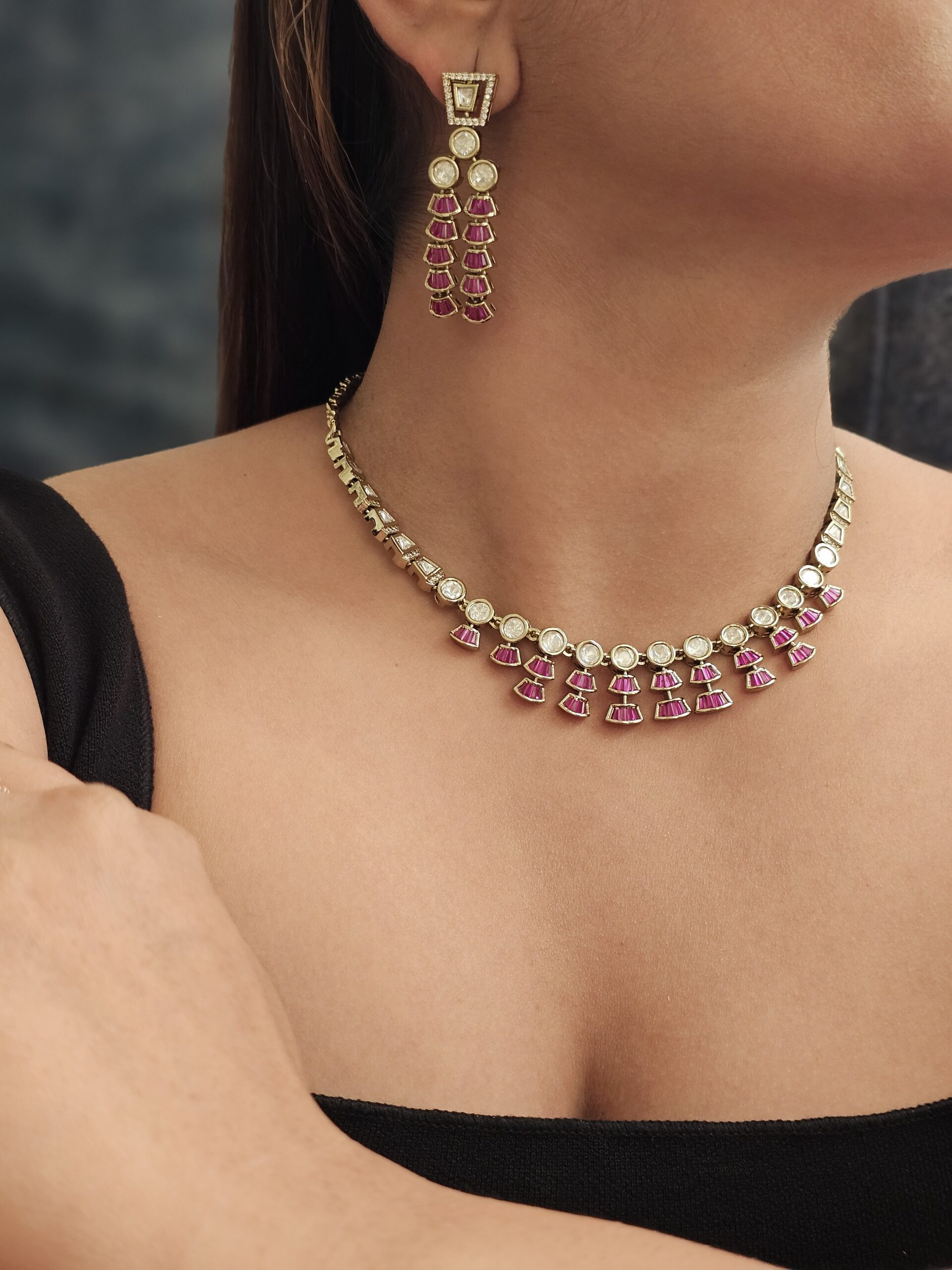 Avni Delicate Neckalce Thumbnail