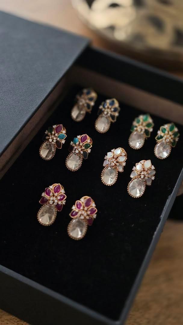 Ada polki studs Thumbnail