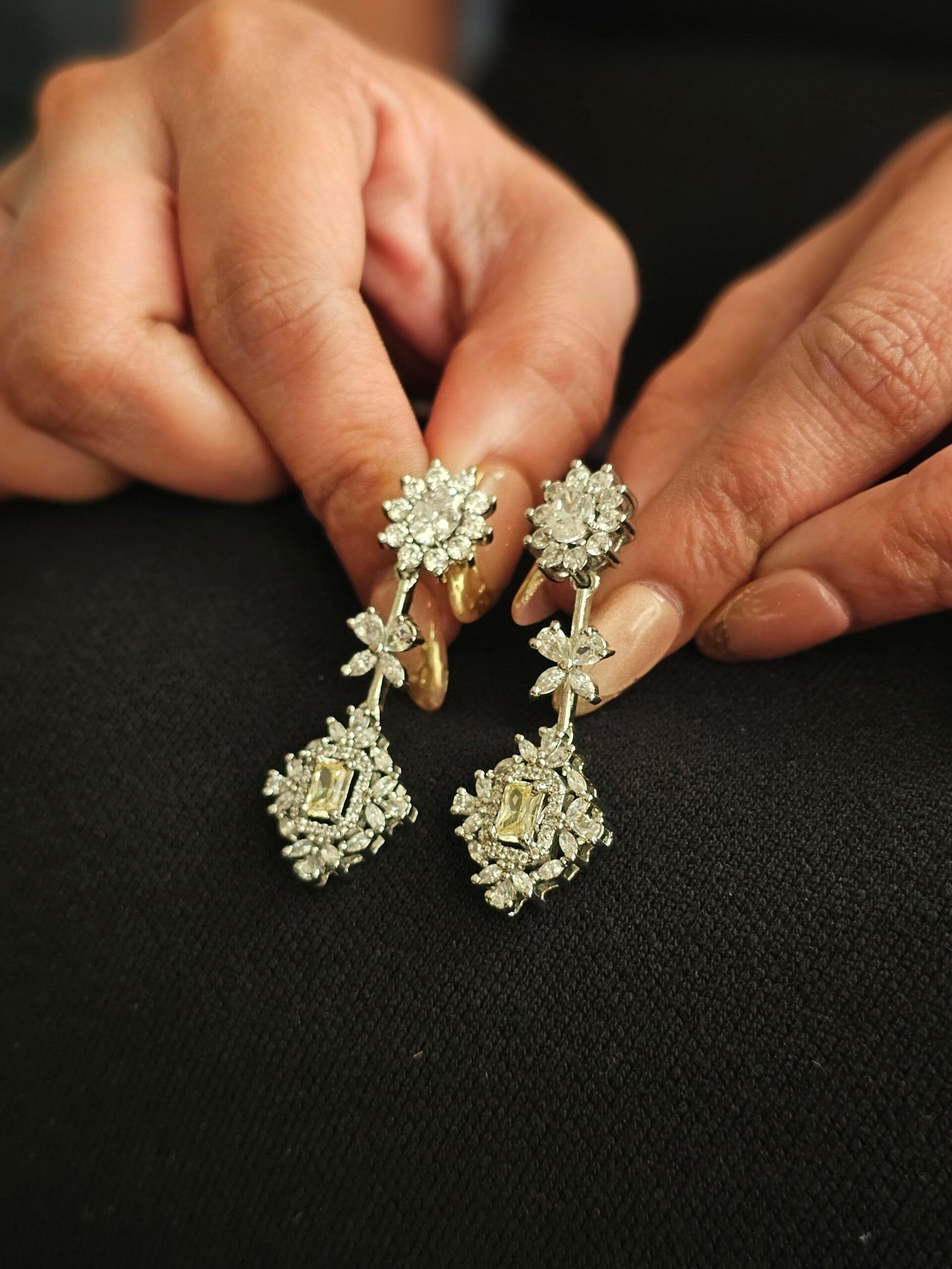 Cora statement earrings Thumbnail