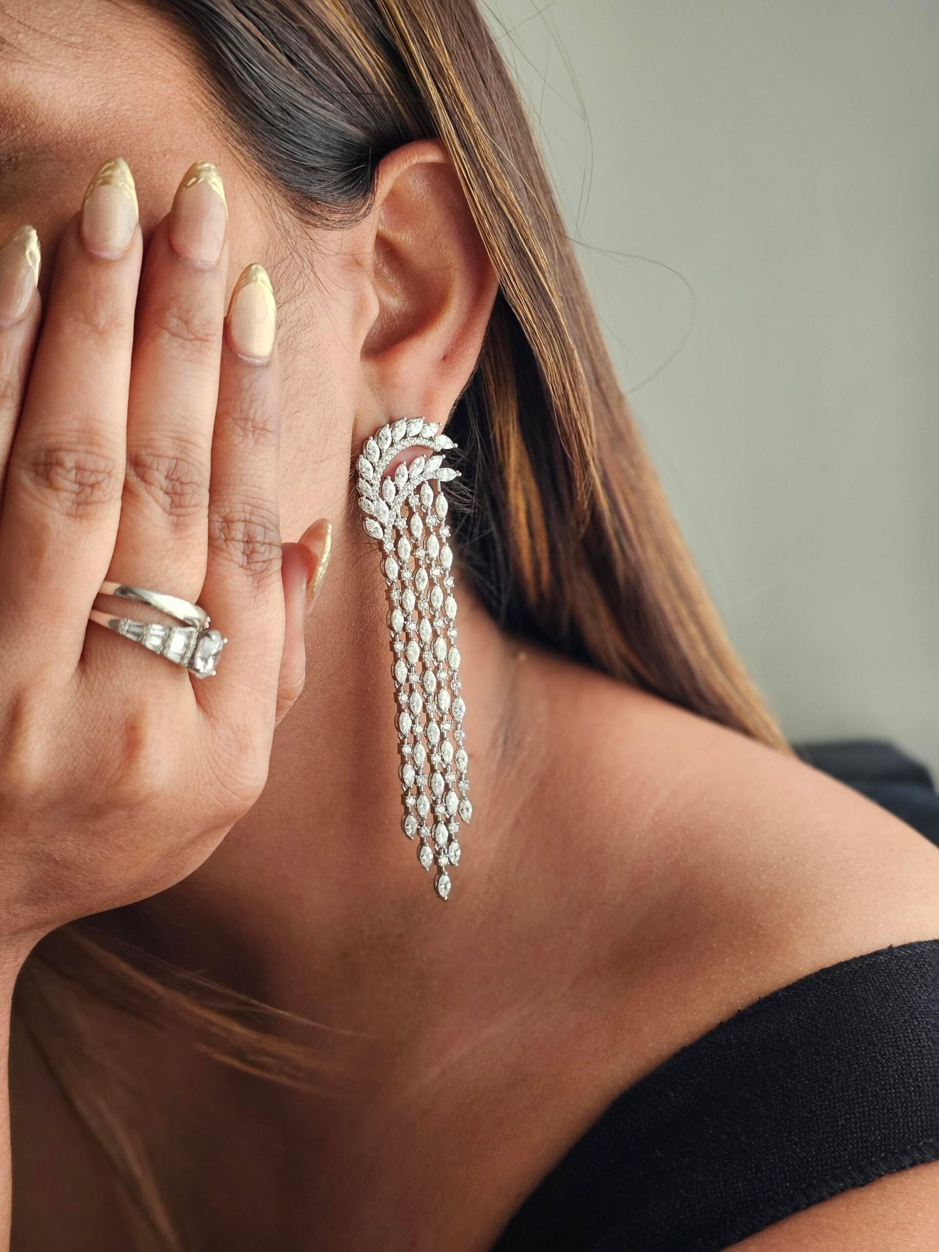 Della statement earrings Thumbnail