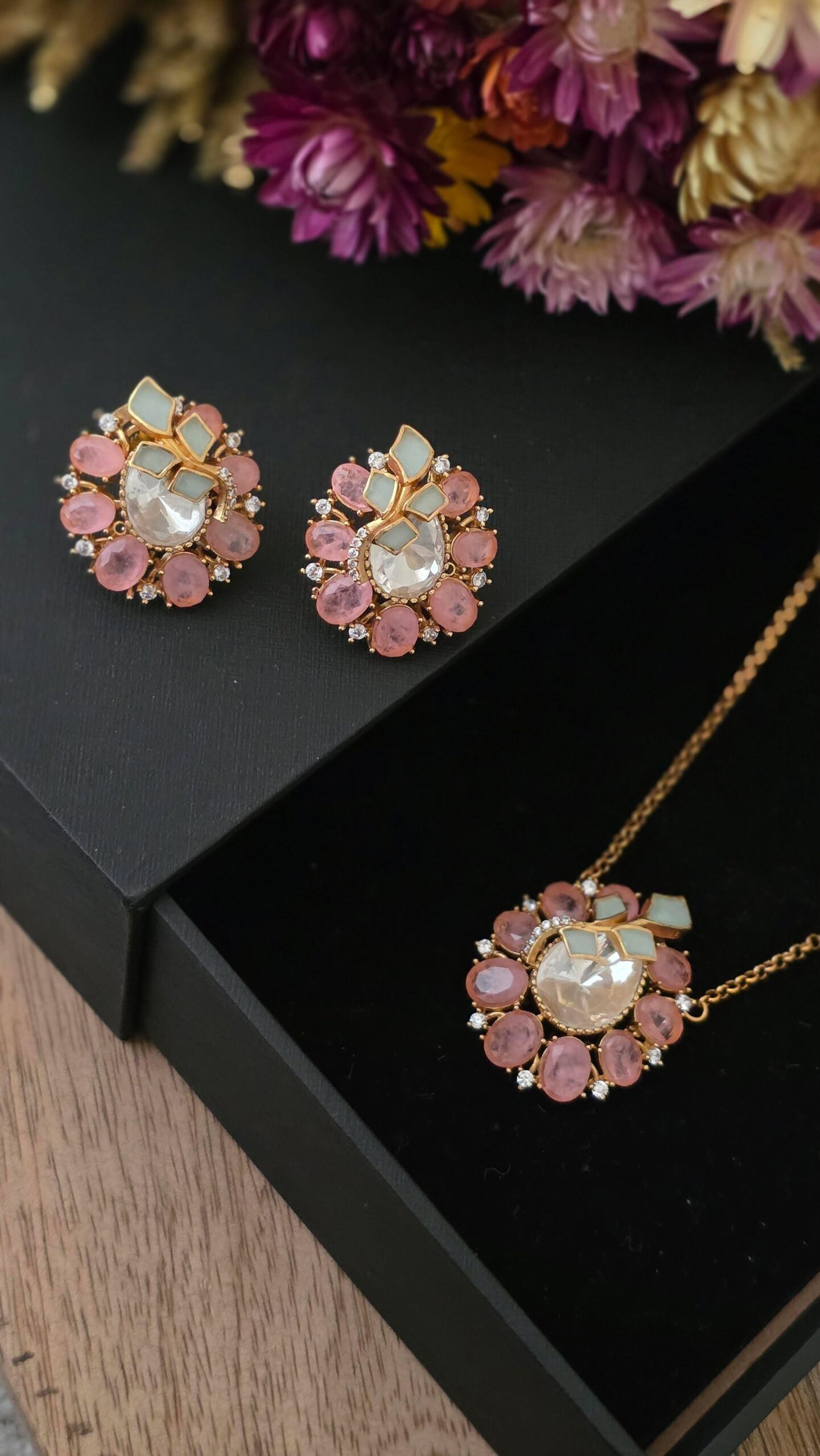 Juhi Delicate Necklace Thumbnail