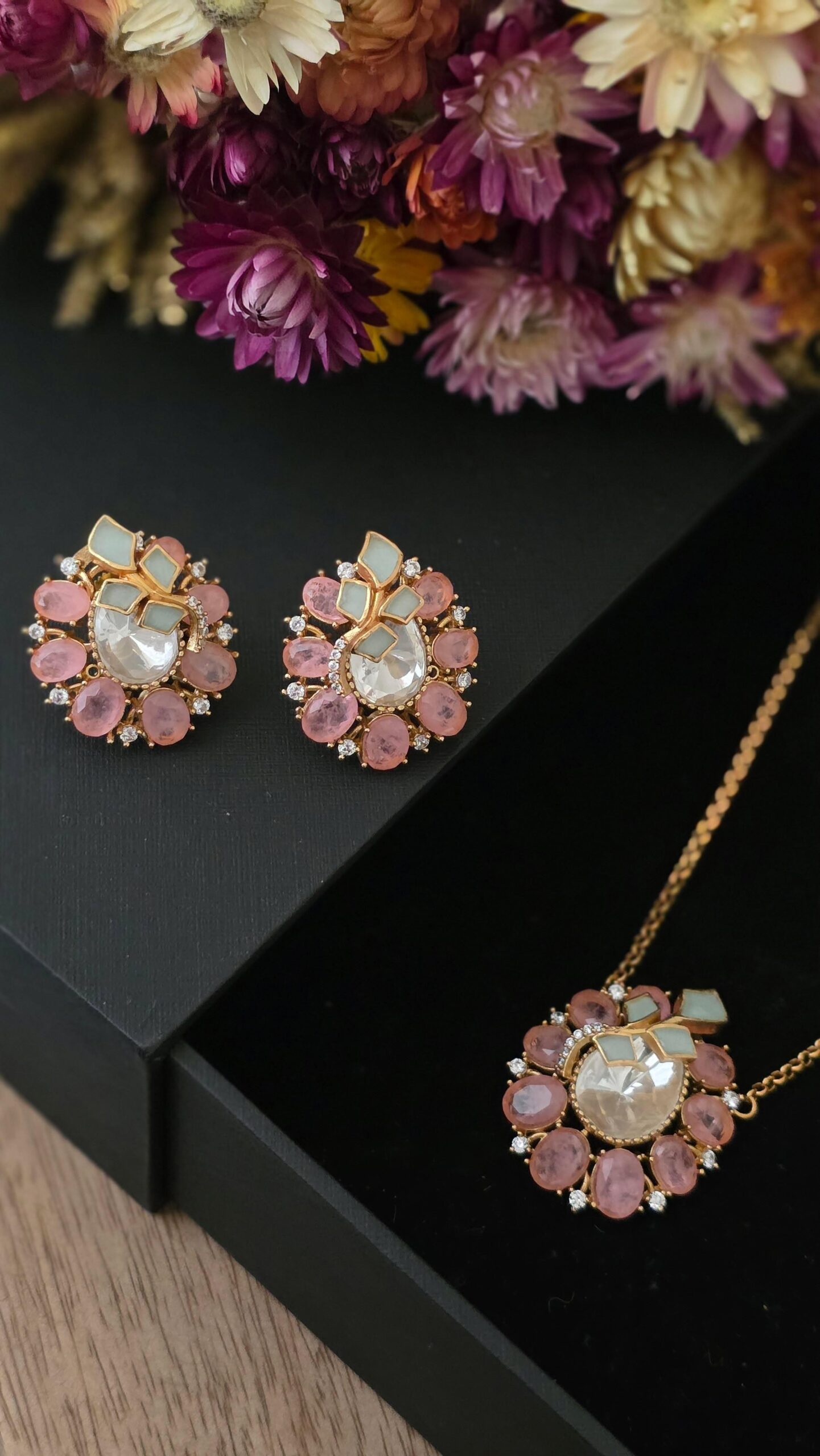 Juhi Delicate Necklace Thumbnail