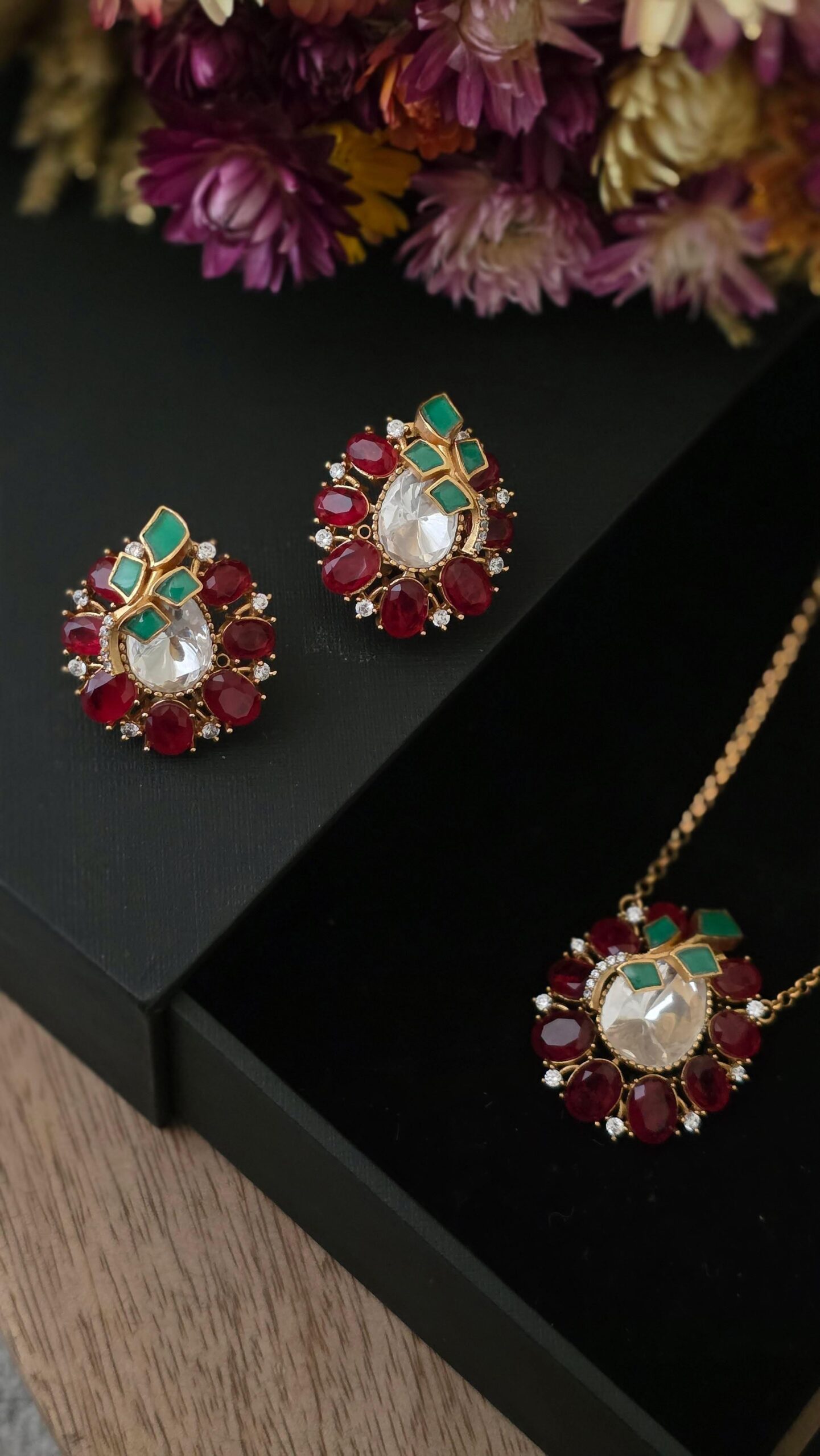 Juhi Delicate Necklace Thumbnail