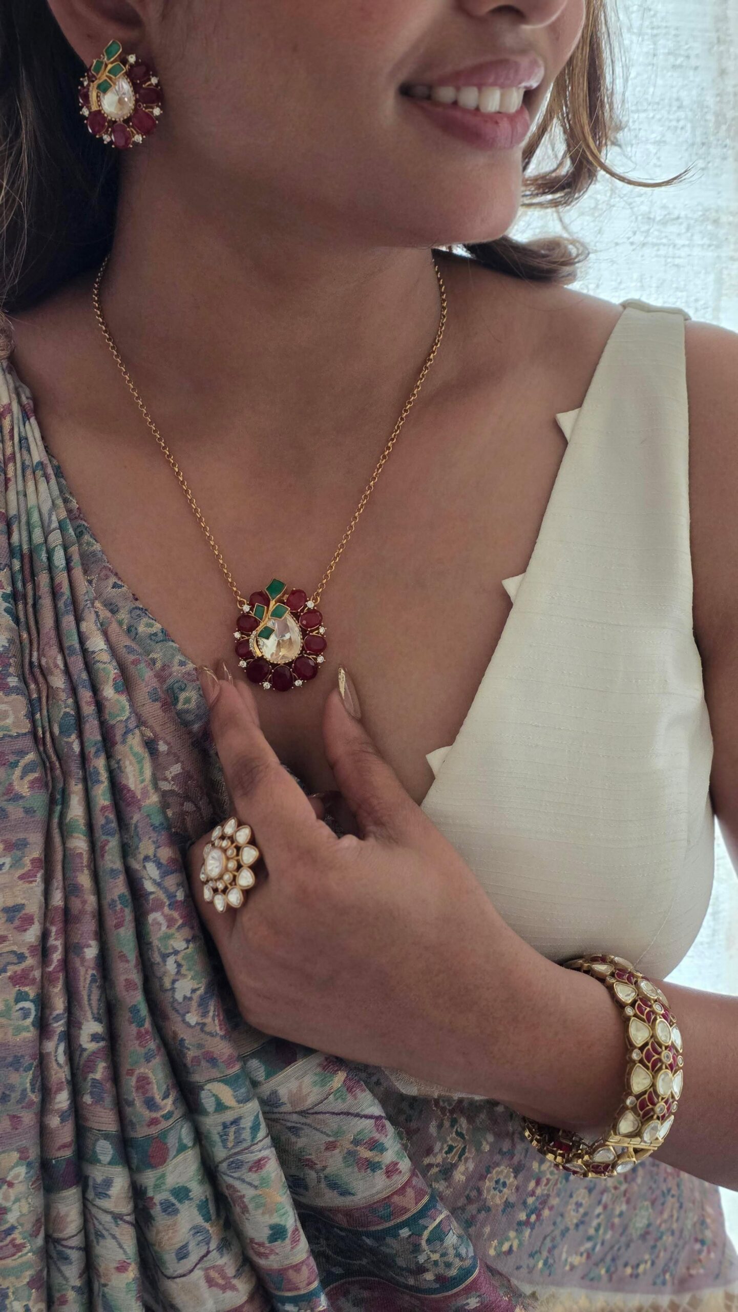 Juhi Delicate Necklace Thumbnail