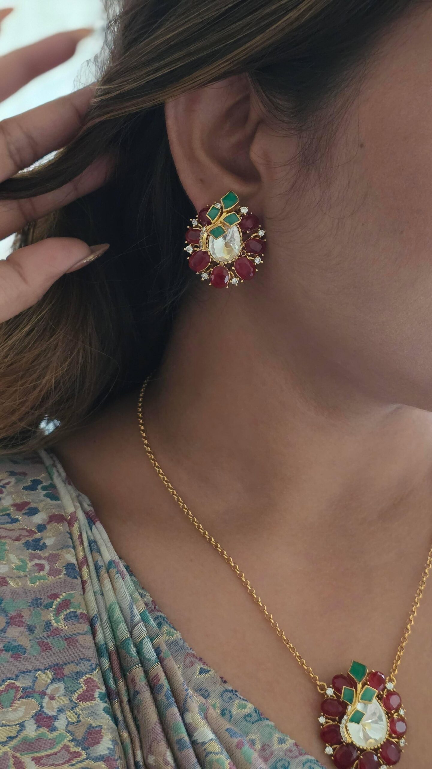 Juhi Delicate Necklace Thumbnail