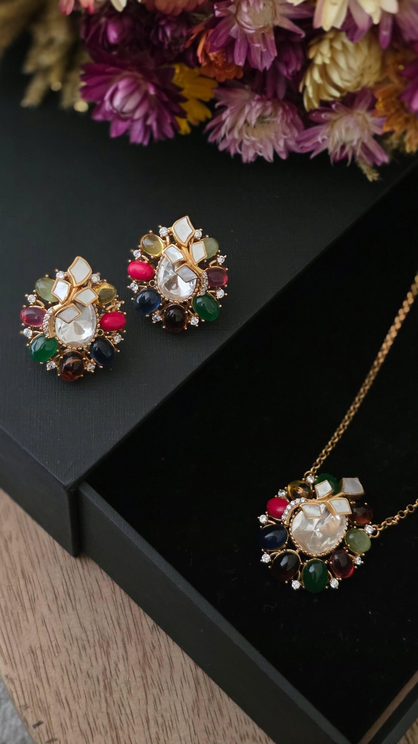 Juhi Delicate Necklace Thumbnail