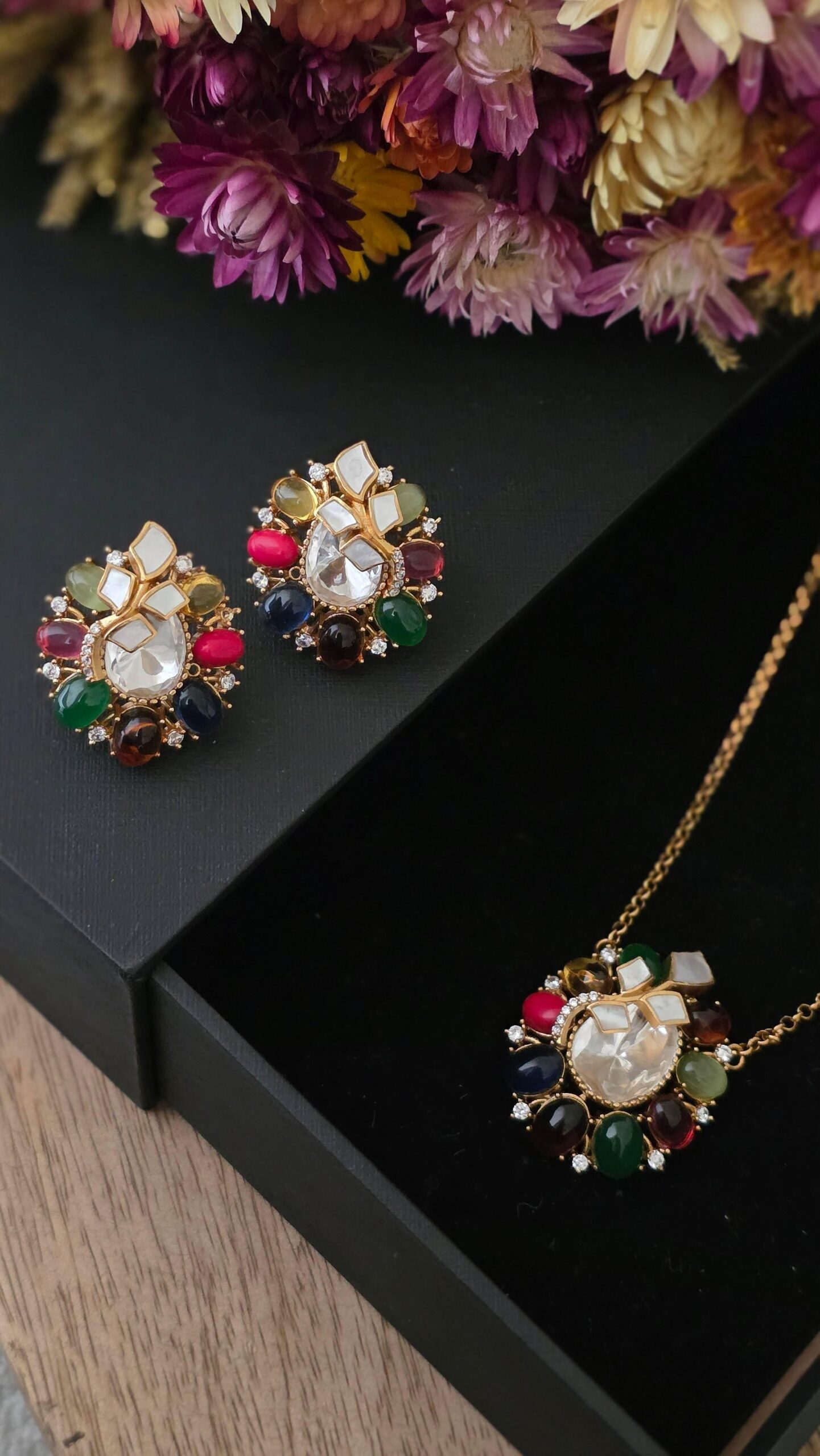 Juhi Delicate Necklace Thumbnail