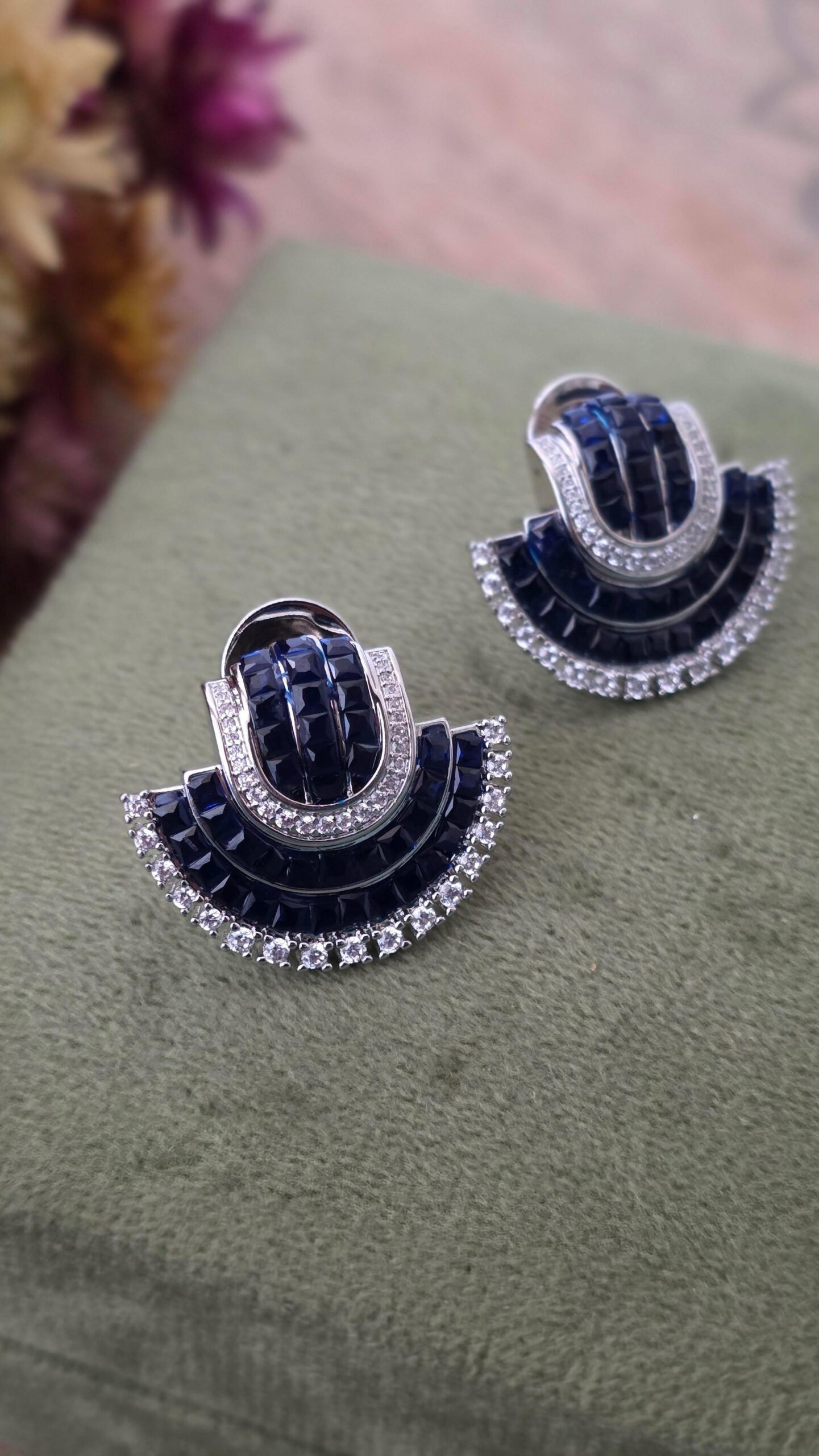 Joanie earrings Thumbnail