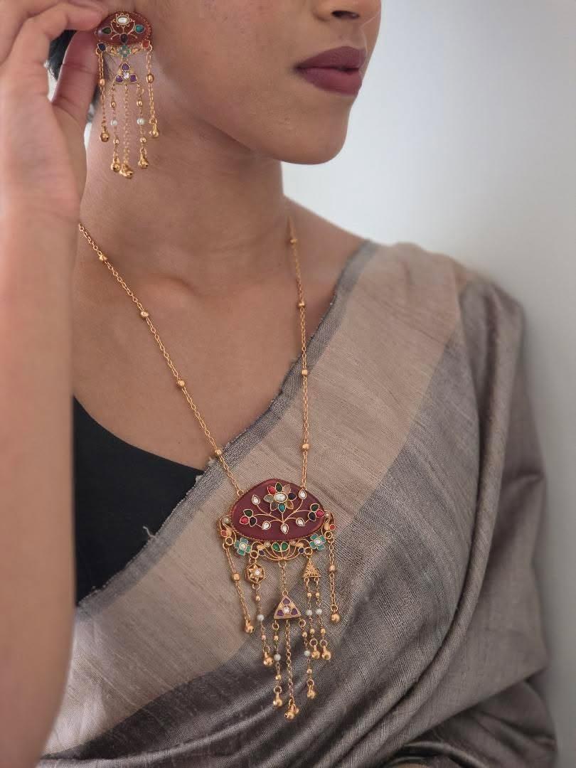 Saachi Handcrafted delicate long necklace Thumbnail
