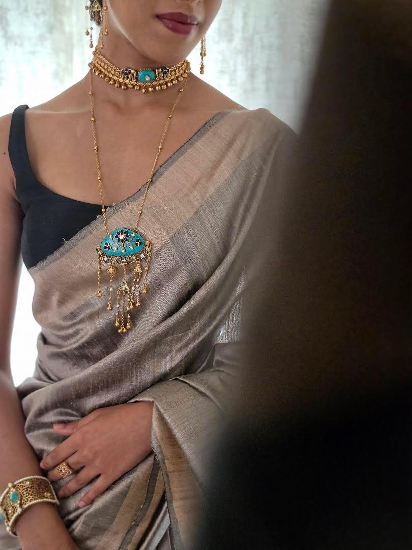 Saachi Handcrafted delicate choker Thumbnail
